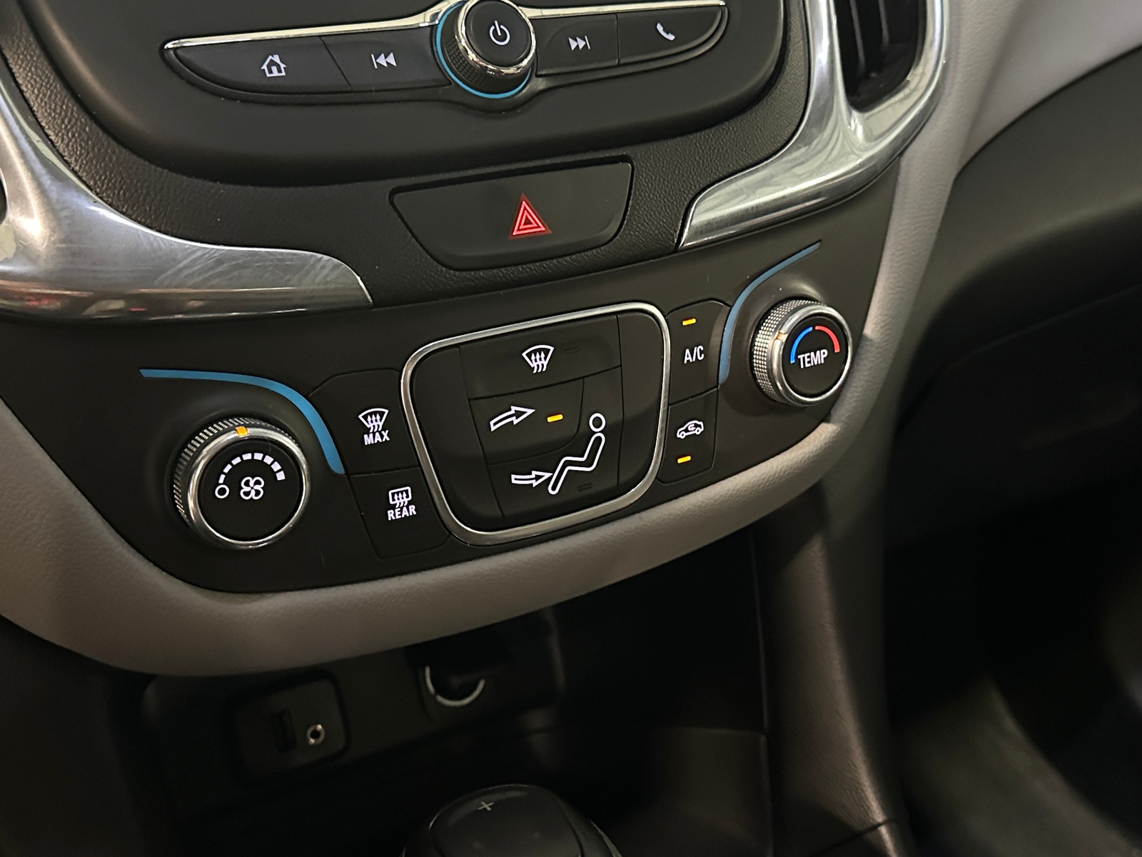 Thumbnail: 2018 Chevrolet Equinox - 4