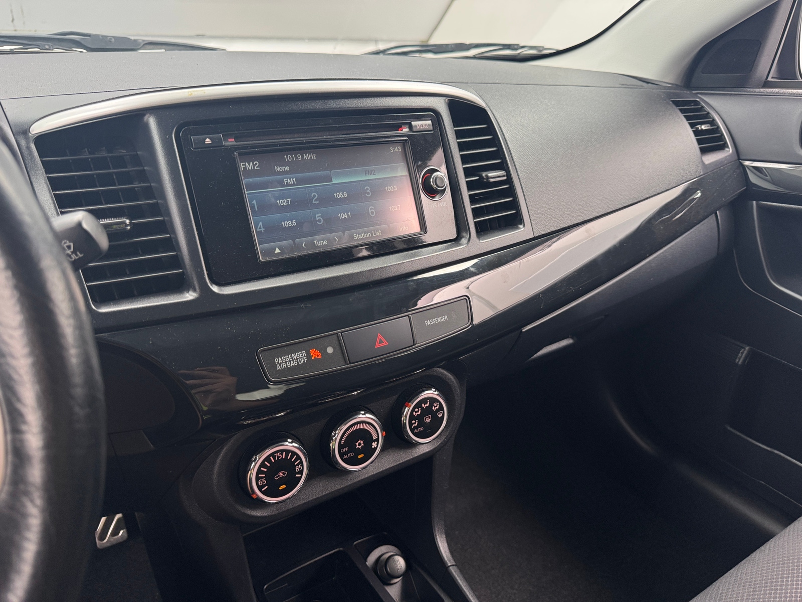 Thumbnail: 2014 Mitsubishi Lancer - 4