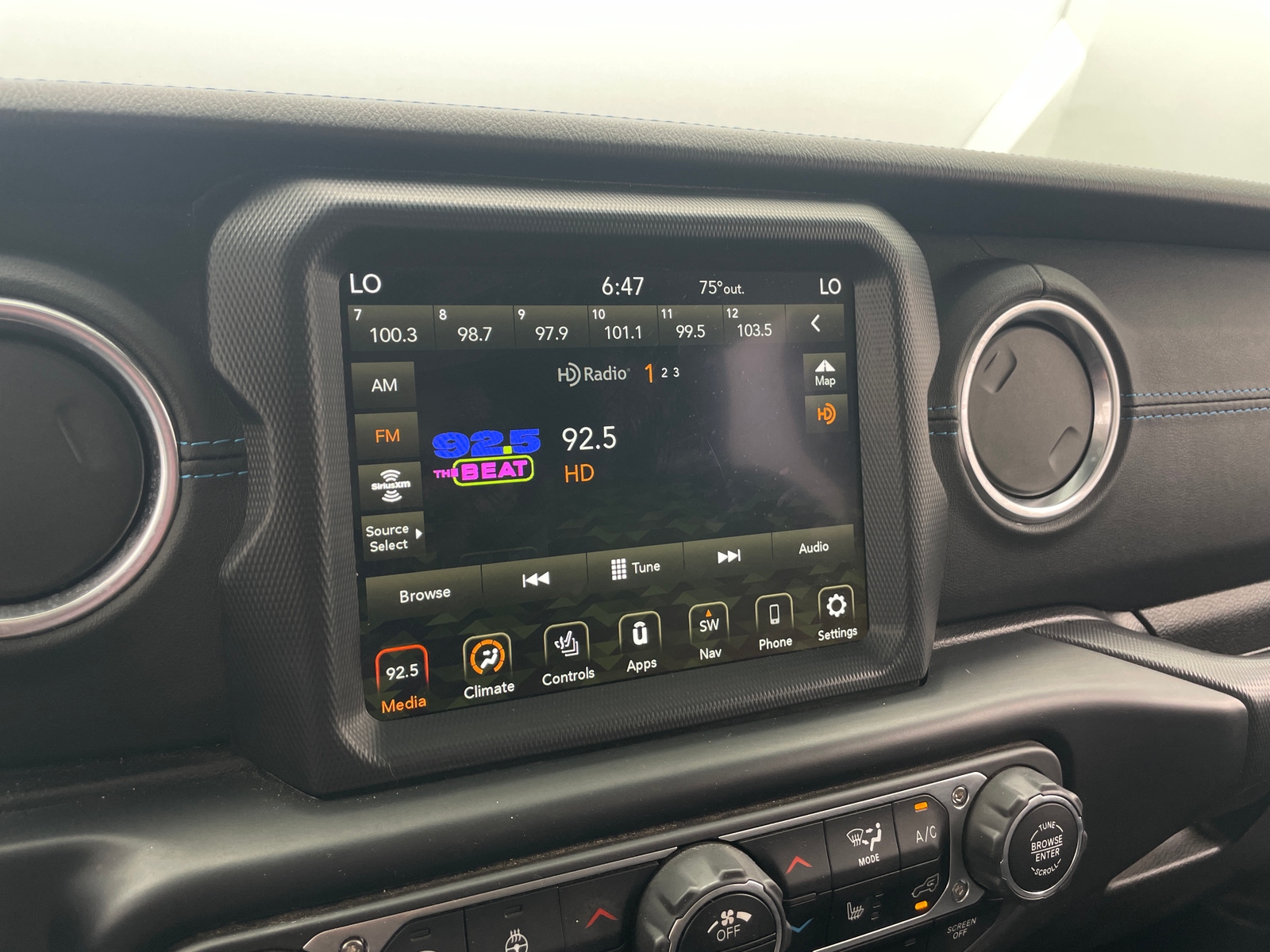 Thumbnail: 2022 Jeep Wrangler - 3