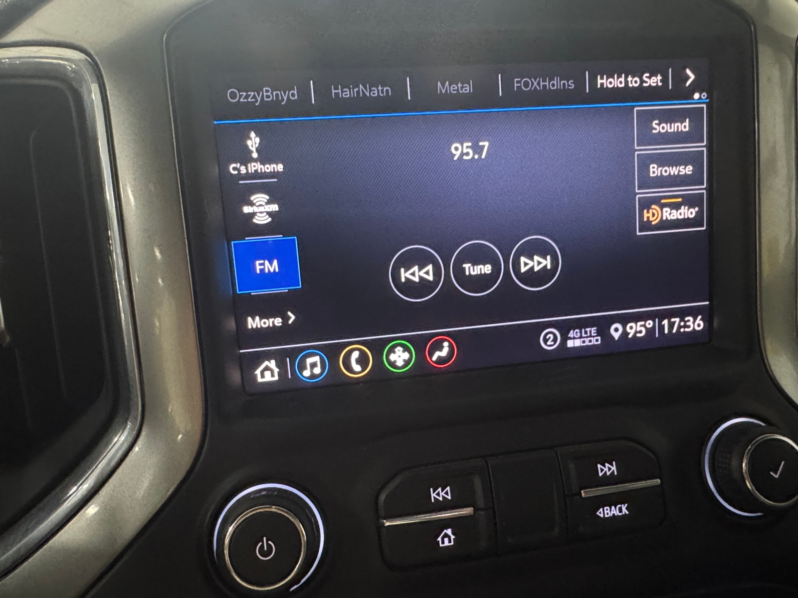 Thumbnail: 2020 Chevrolet Silverado 1500 - 3