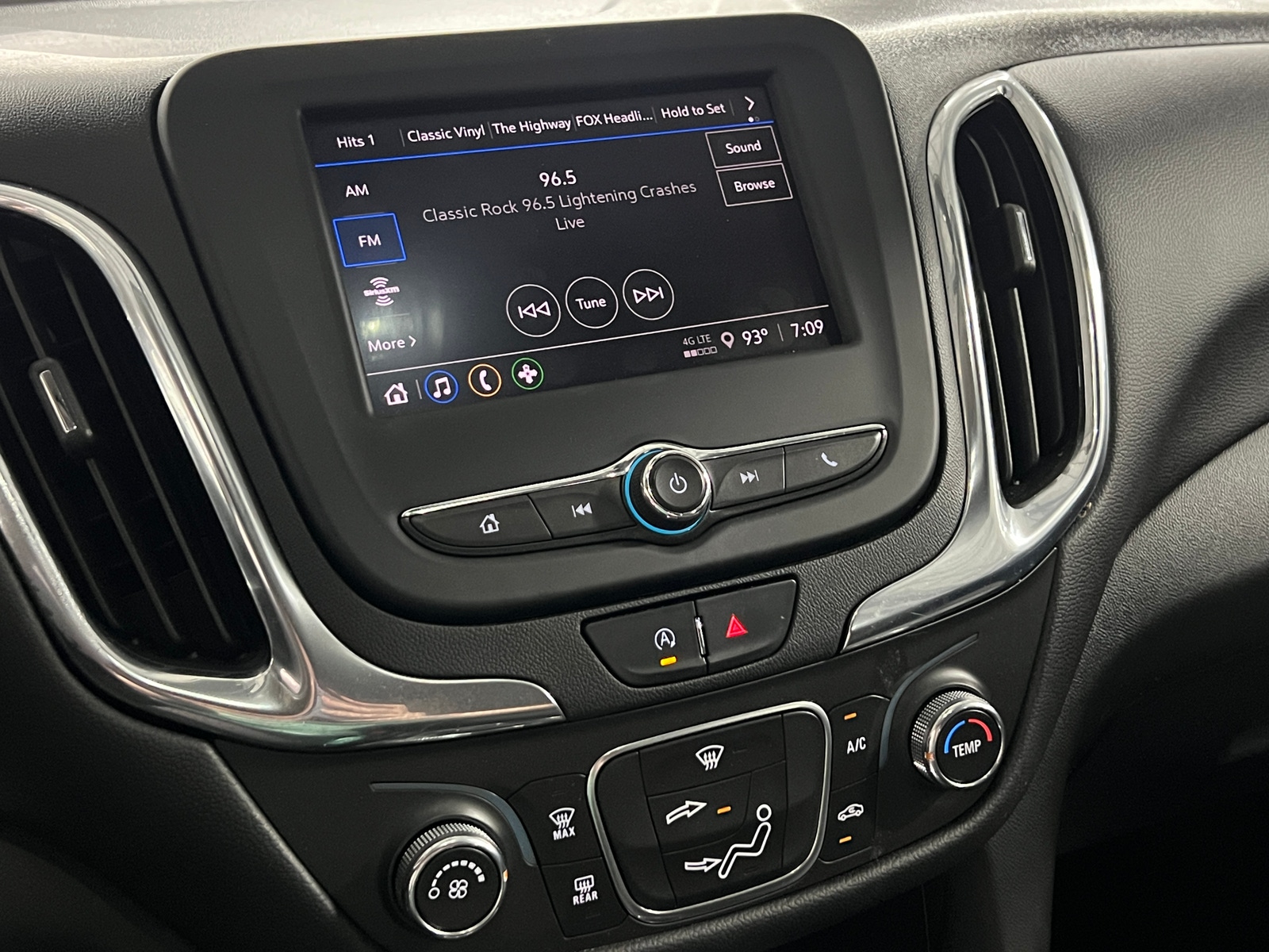 Thumbnail: 2023 Chevrolet Equinox - 4