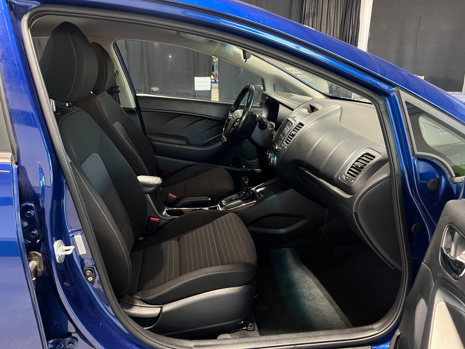 Thumbnail: 2017 Kia Forte - 2