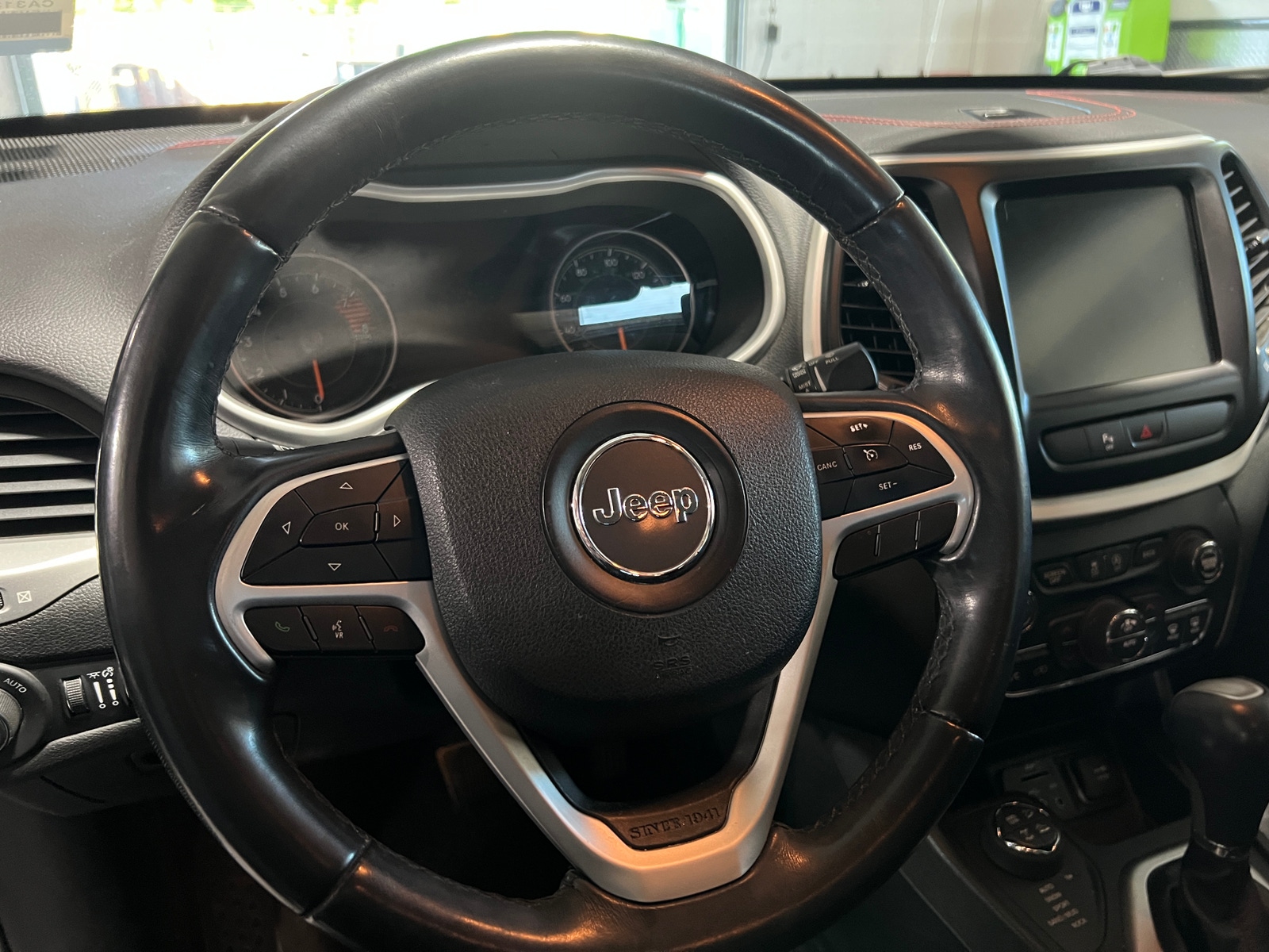 Thumbnail: 2018 Jeep Cherokee - 5