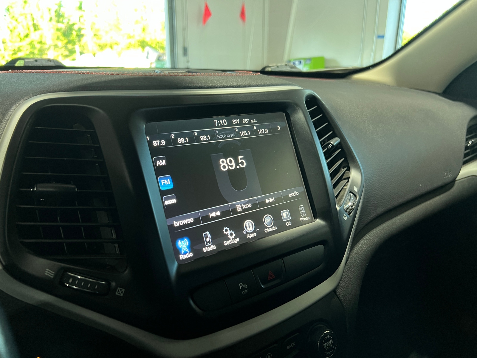 Thumbnail: 2018 Jeep Cherokee - 4