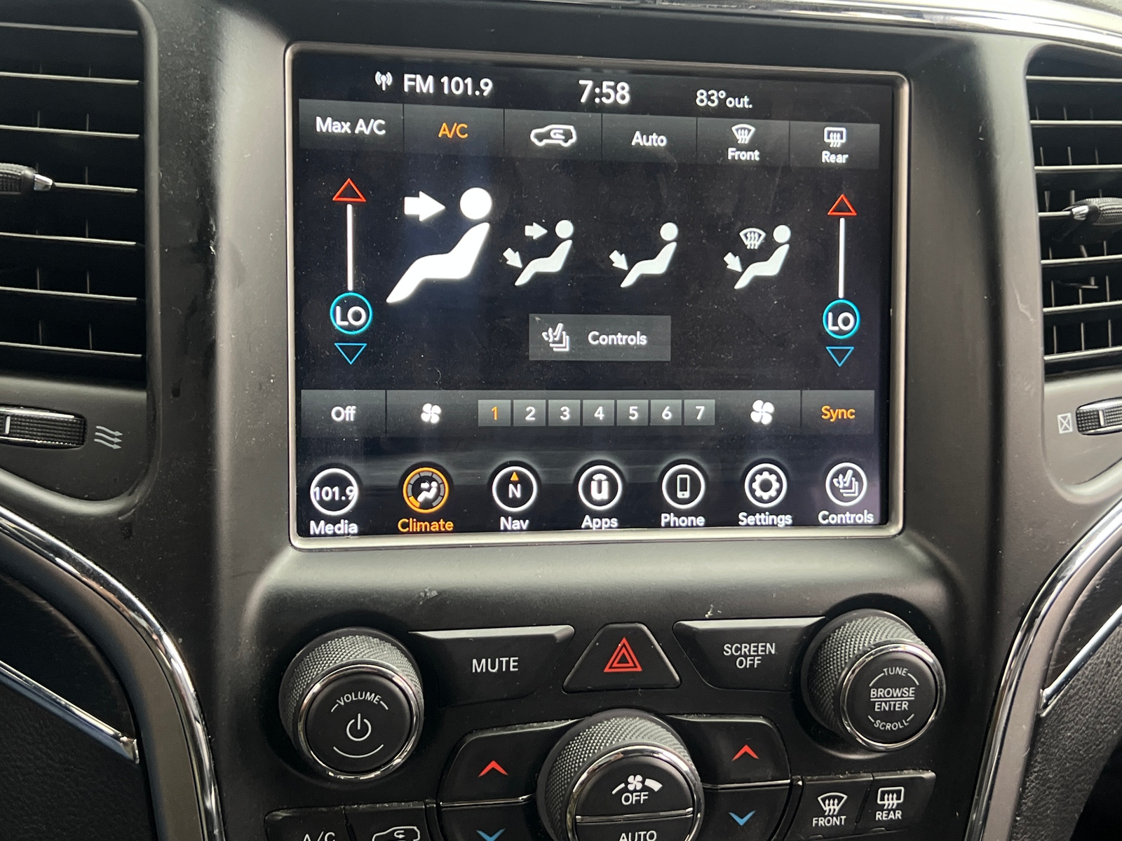 Thumbnail: 2018 Jeep Grand Cherokee - 3