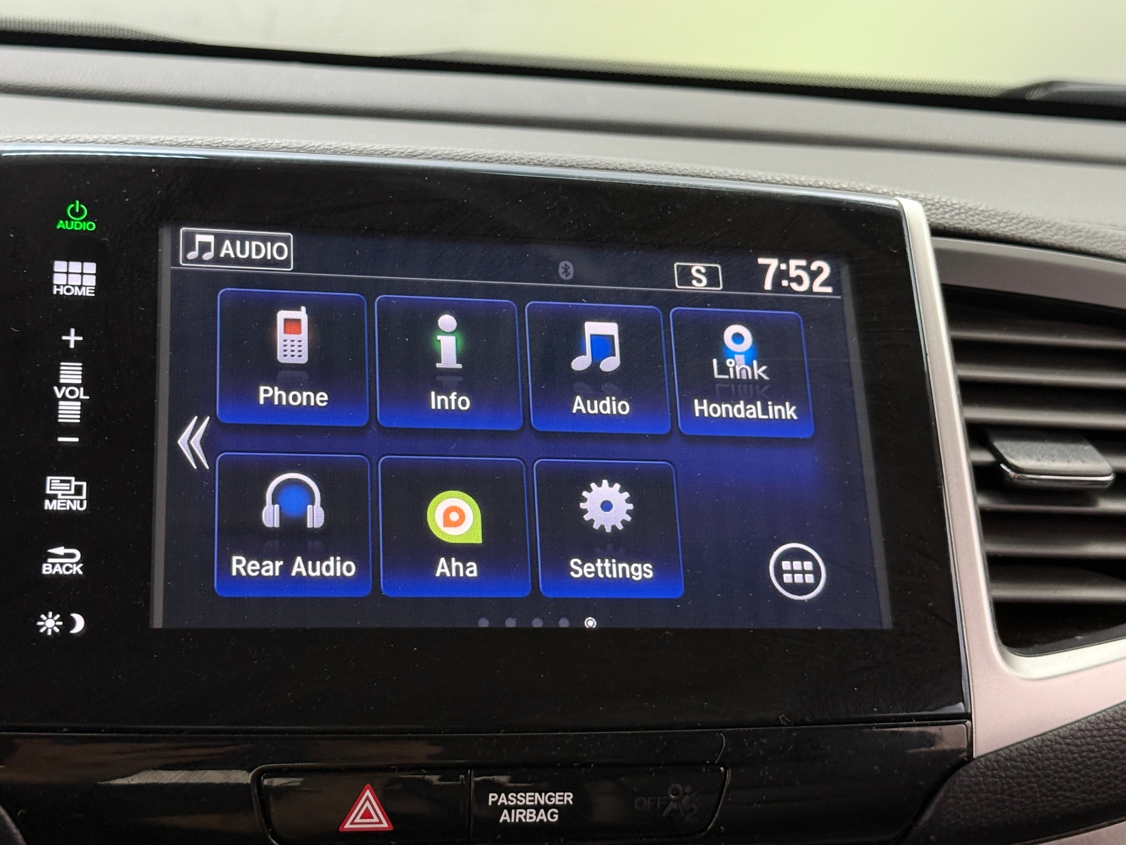 Thumbnail: 2016 Honda Pilot - 3
