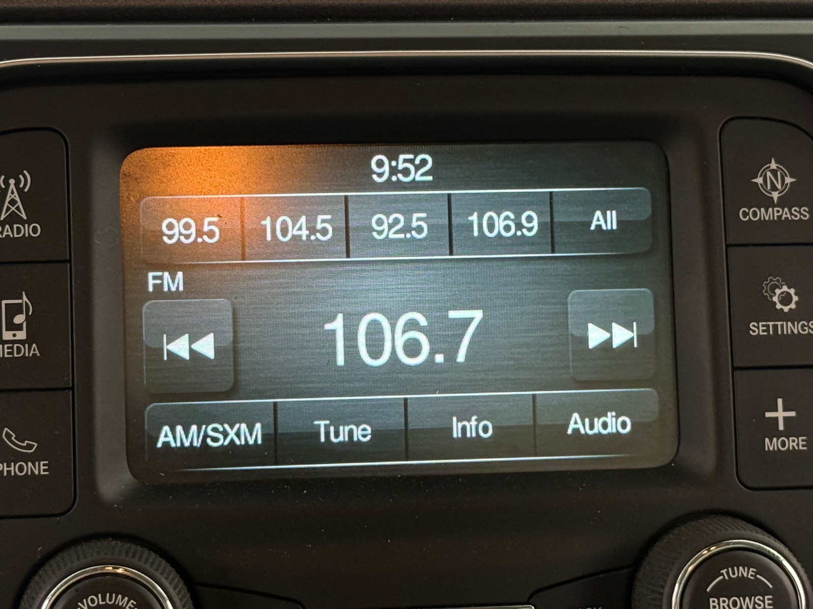 Thumbnail: 2020 RAM 1500 Classic - 3