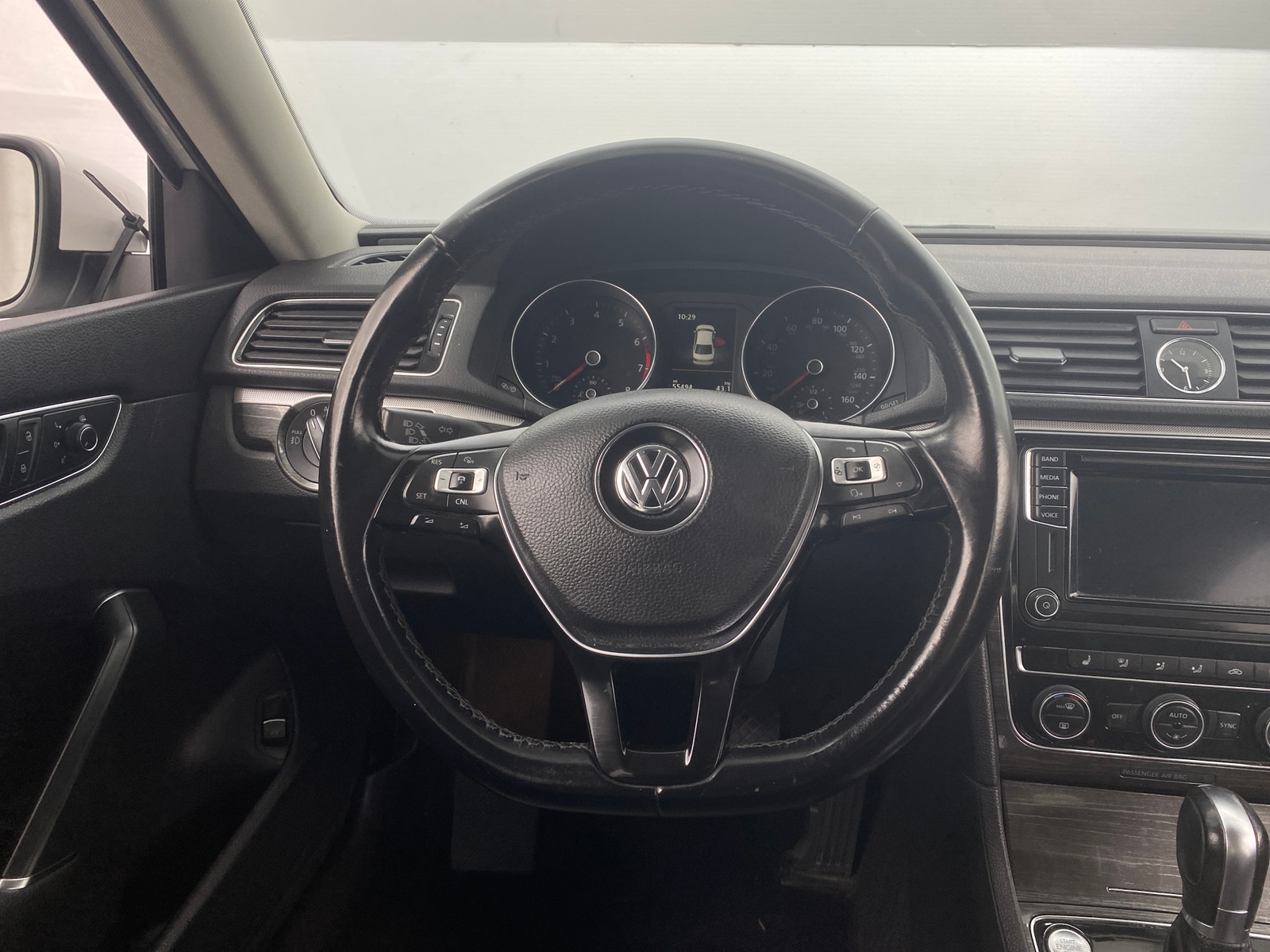 Thumbnail: 2017 Volkswagen Passat - 4