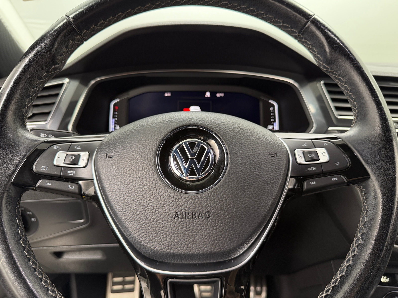 Thumbnail: 2019 Volkswagen Tiguan - 4