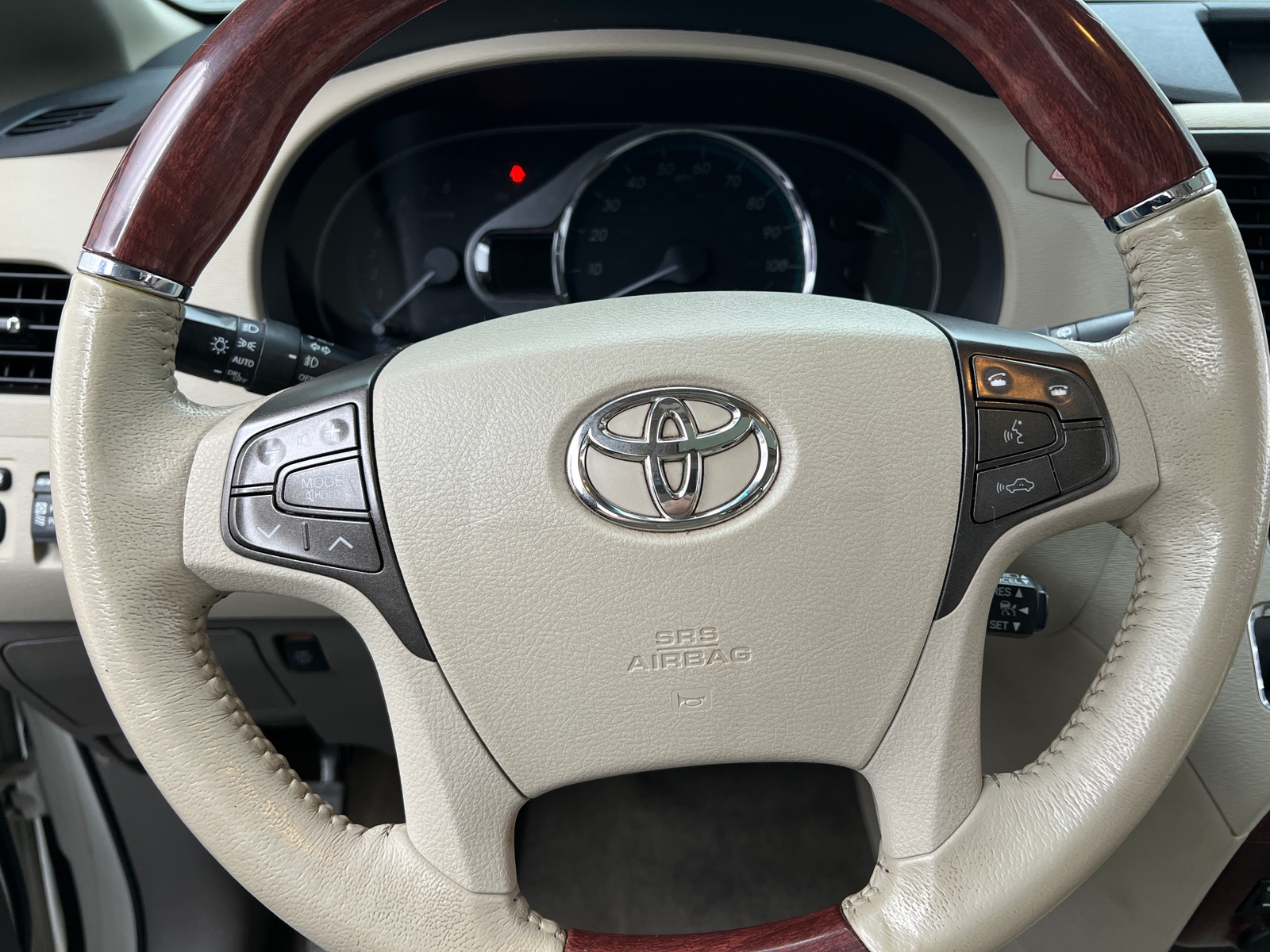 Thumbnail: 2012 Toyota Sienna - 4