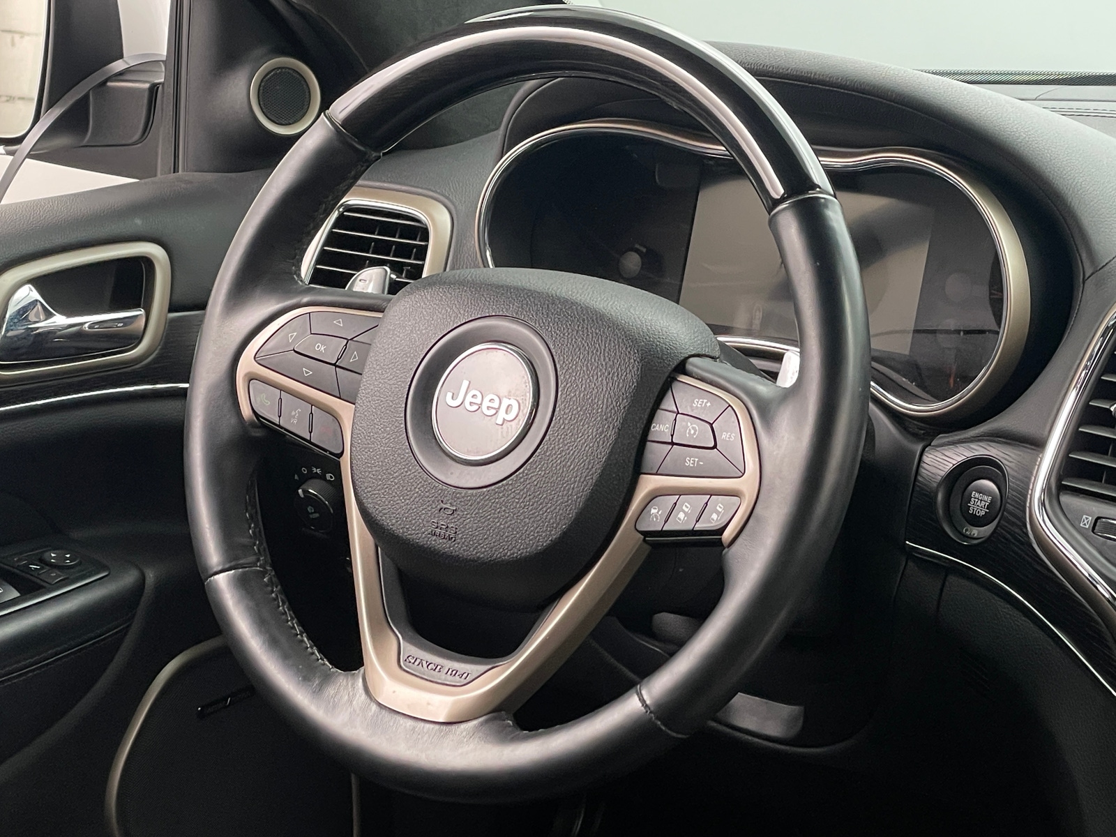 Thumbnail: 2016 Jeep Grand Cherokee - 4