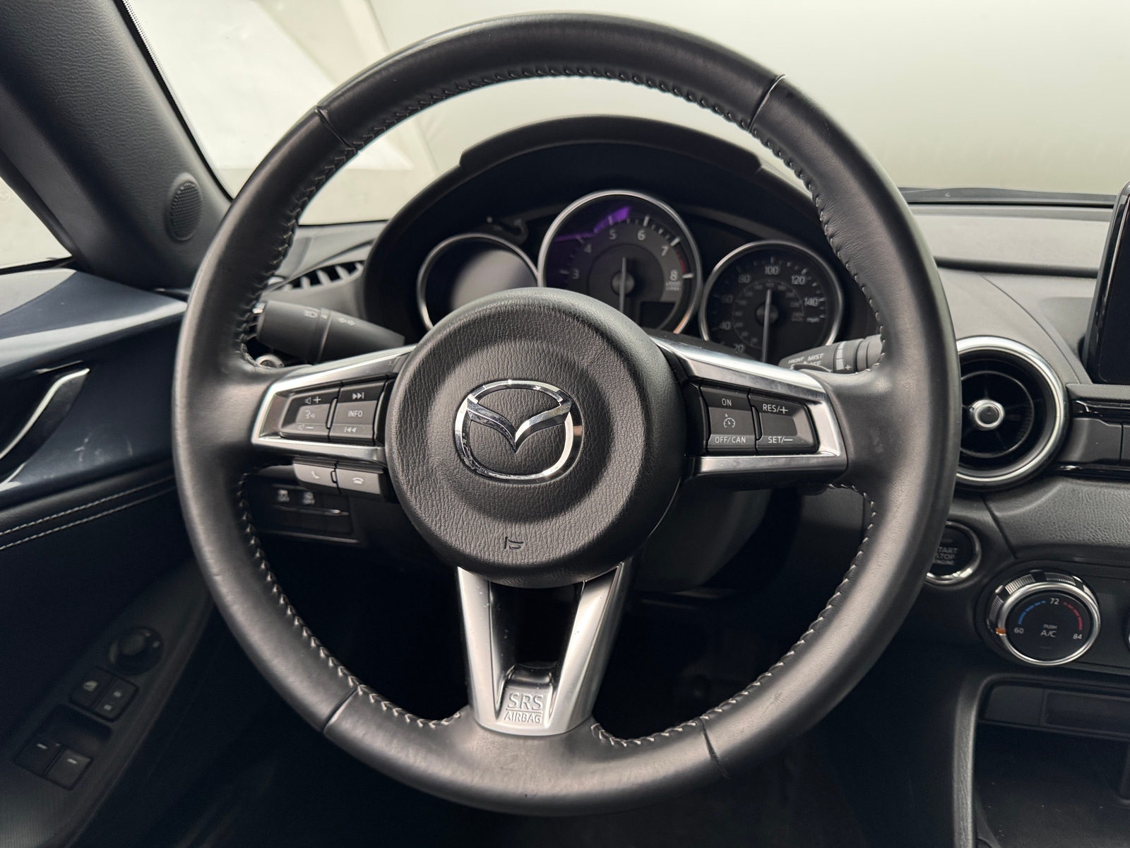 Thumbnail: 2022 Mazda MX-5 Miata - 4