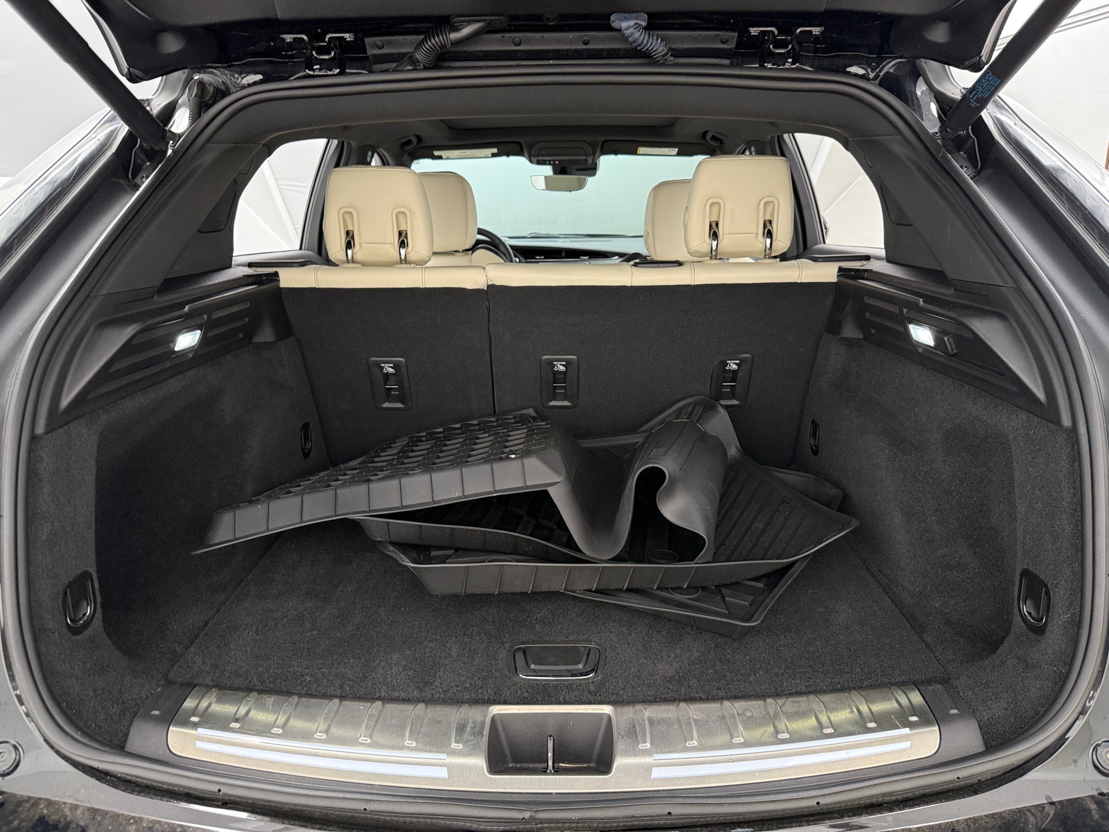 Thumbnail: 2022 Cadillac XT4 - 6