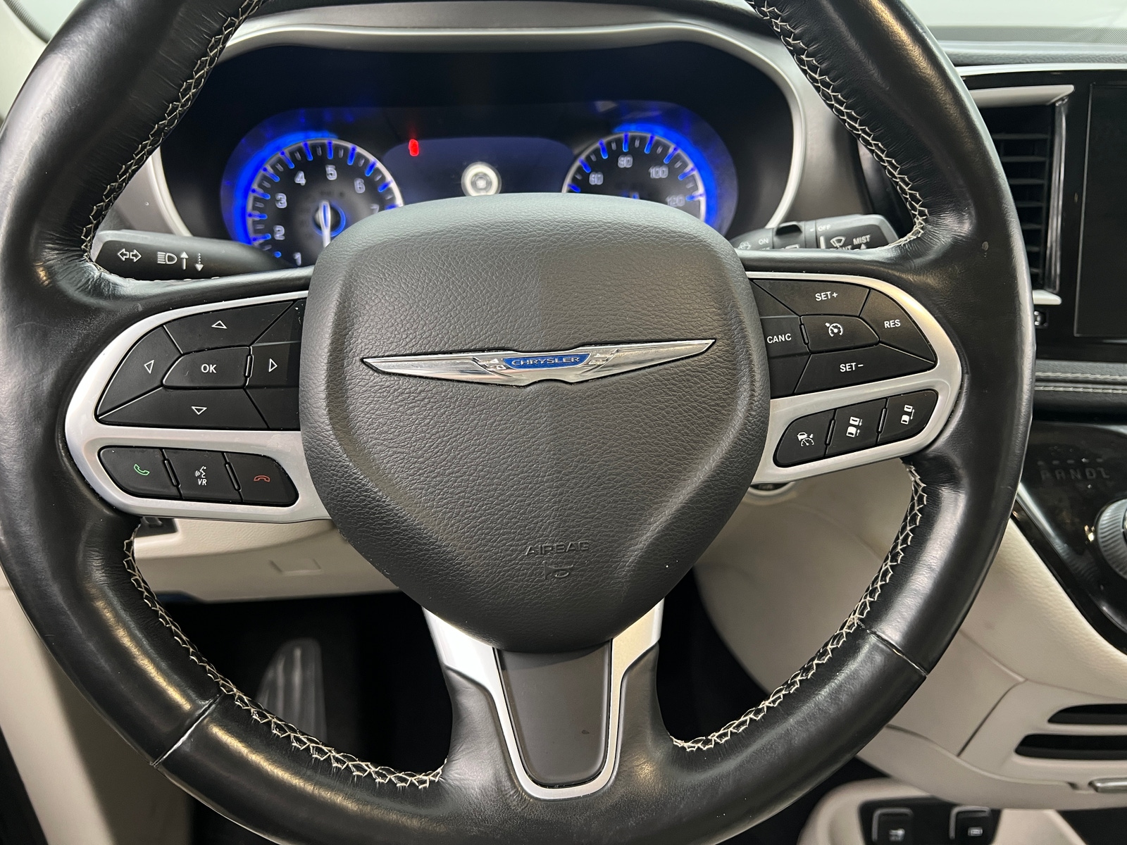 Thumbnail: 2021 Chrysler Pacifica - 4