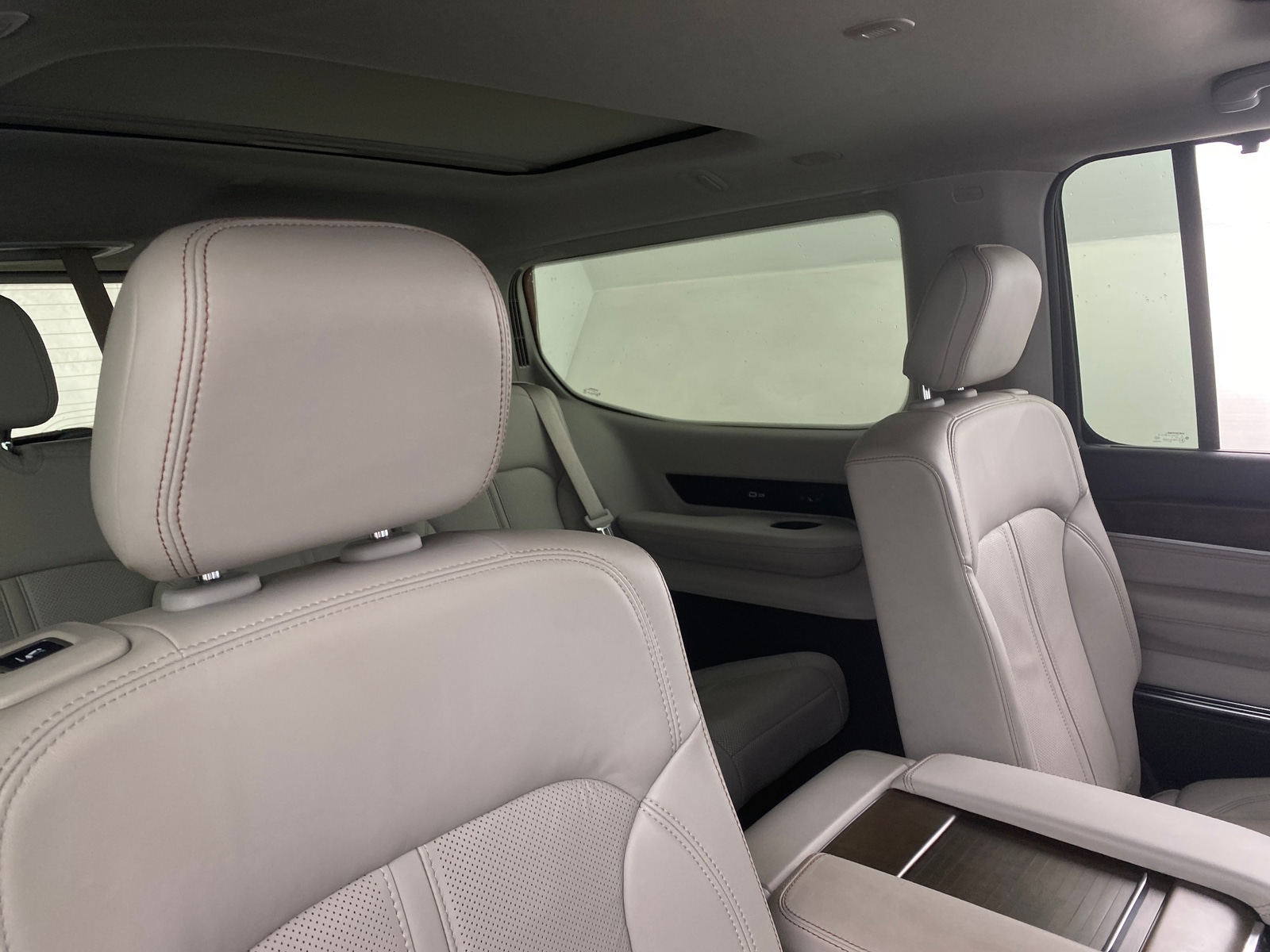 Thumbnail: 2022 Jeep Grand Wagoneer - 5