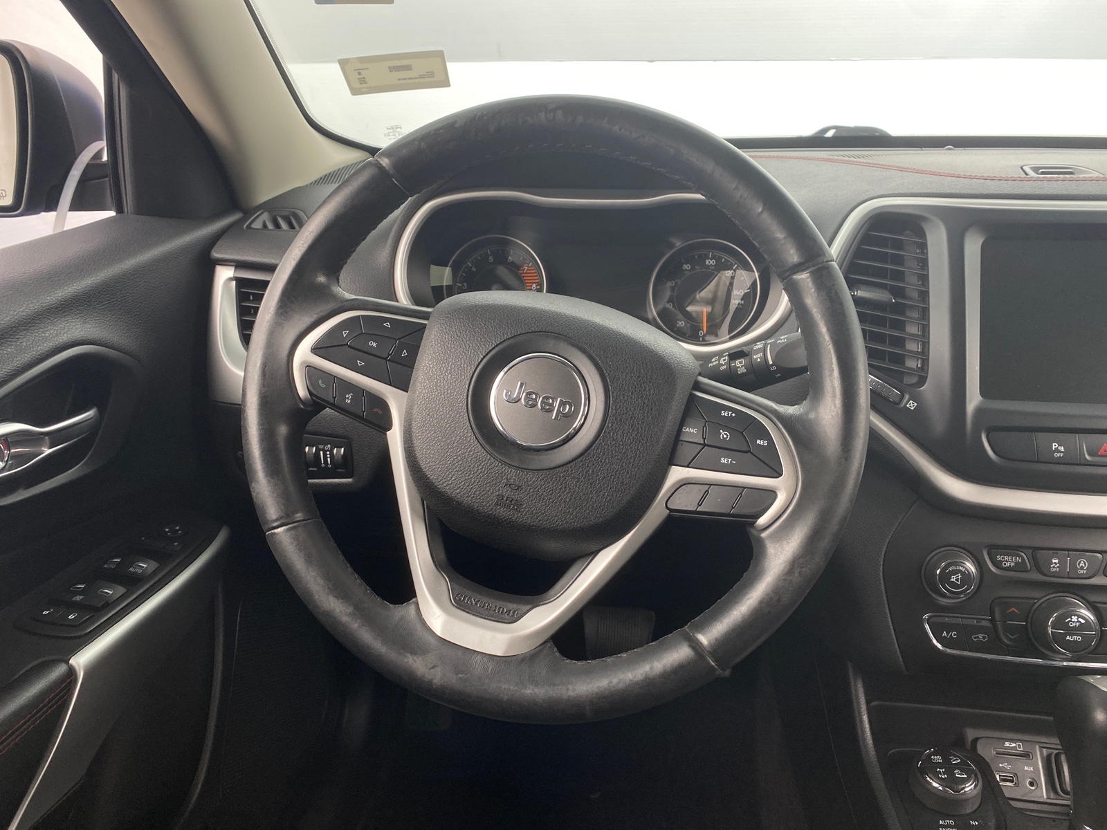 Thumbnail: 2018 Jeep Cherokee - 4