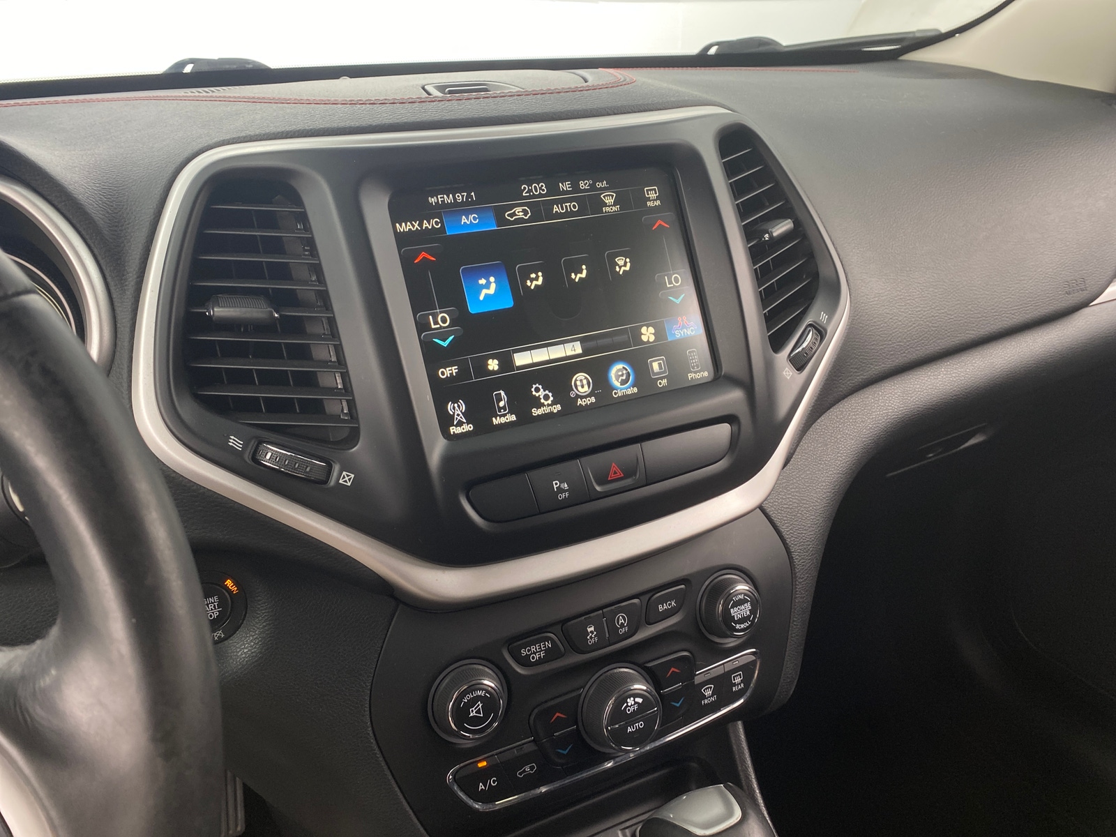 Thumbnail: 2018 Jeep Cherokee - 3