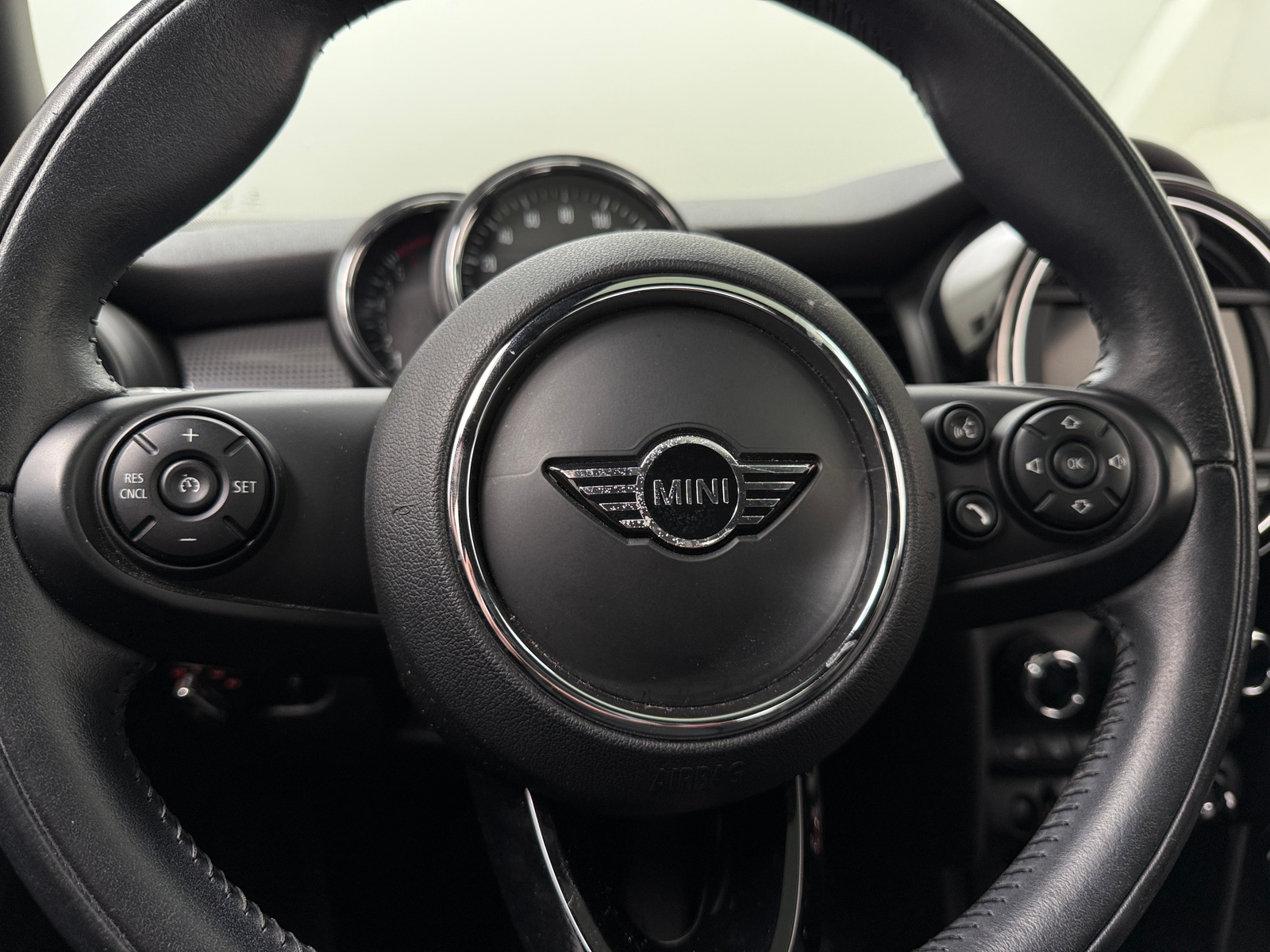 Thumbnail: 2019 MINI Cooper Hardtop - 4