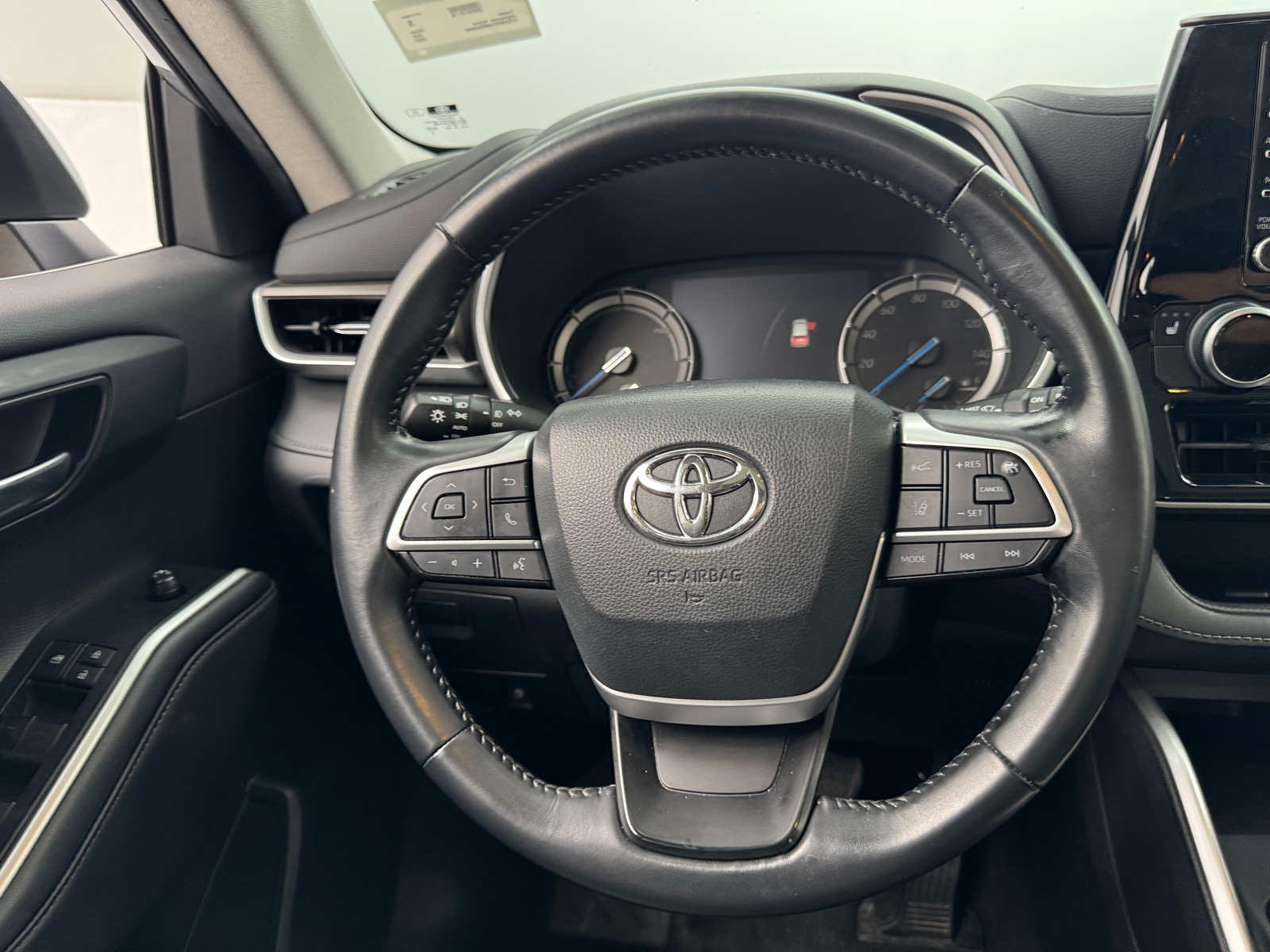 Thumbnail: 2022 Toyota Highlander - 4