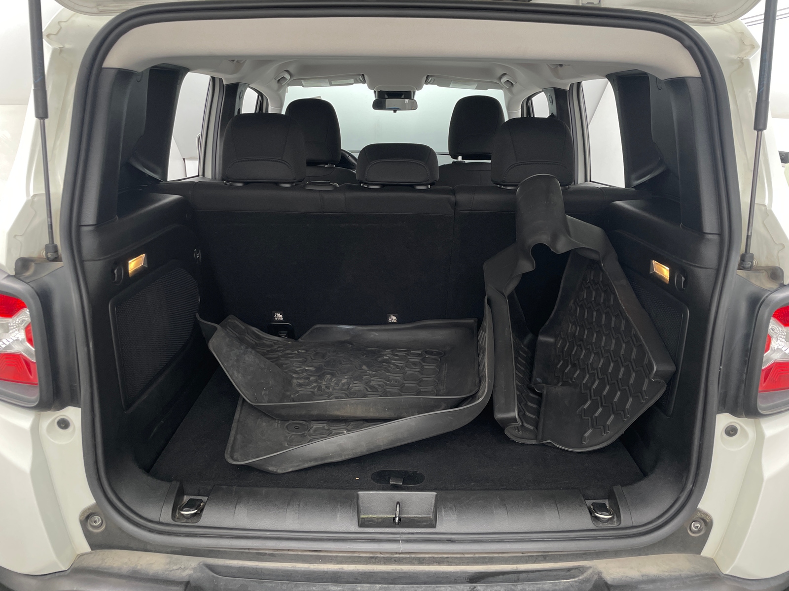 Thumbnail: 2015 Jeep Renegade - 7