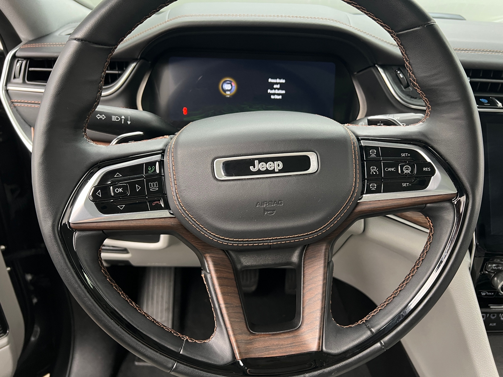 Thumbnail: 2022 Jeep Grand Cherokee - 4