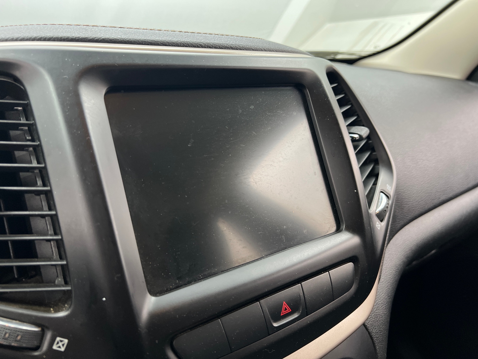 Thumbnail: 2015 Jeep Cherokee - 3