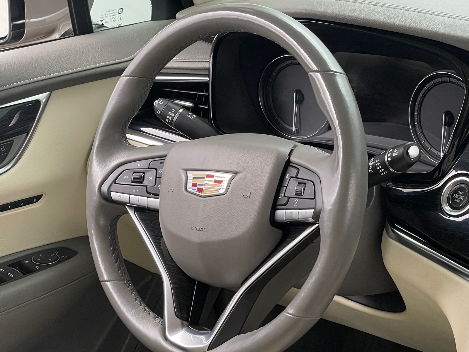 Thumbnail: 2022 Cadillac XT6 - 4