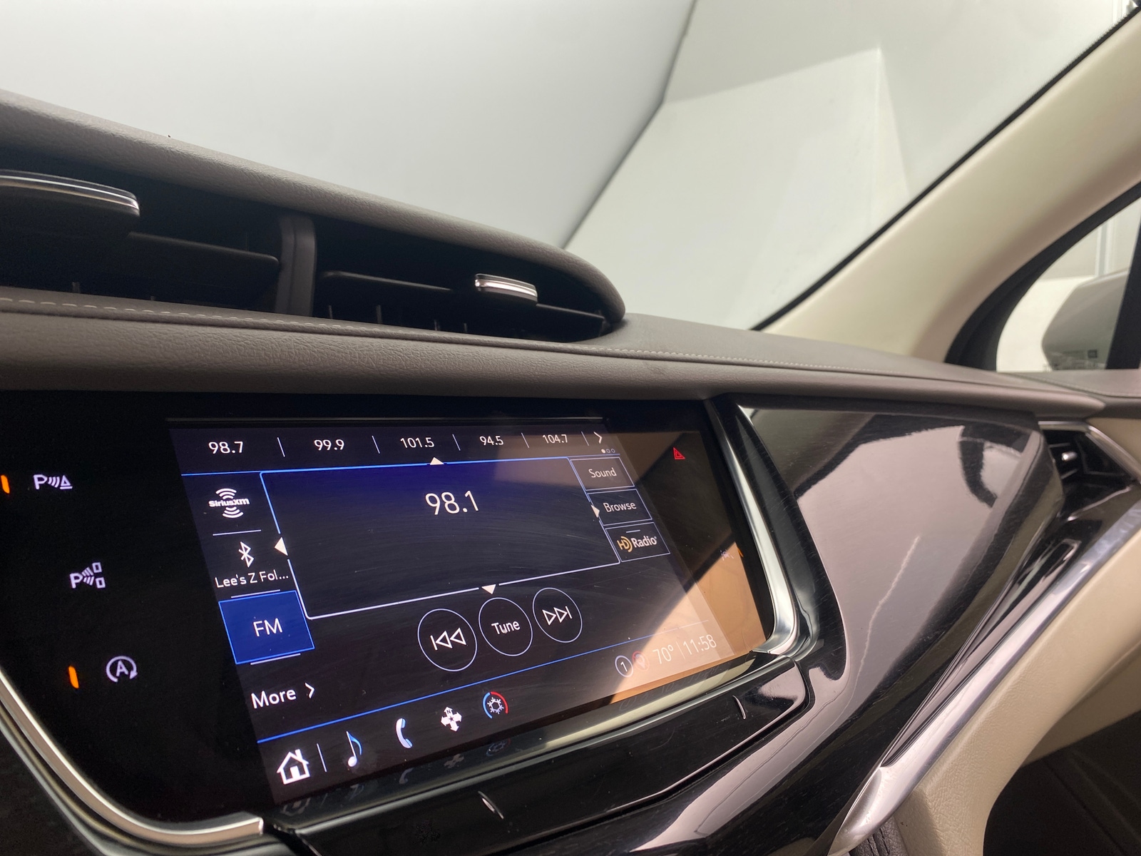 Thumbnail: 2022 Cadillac XT6 - 3