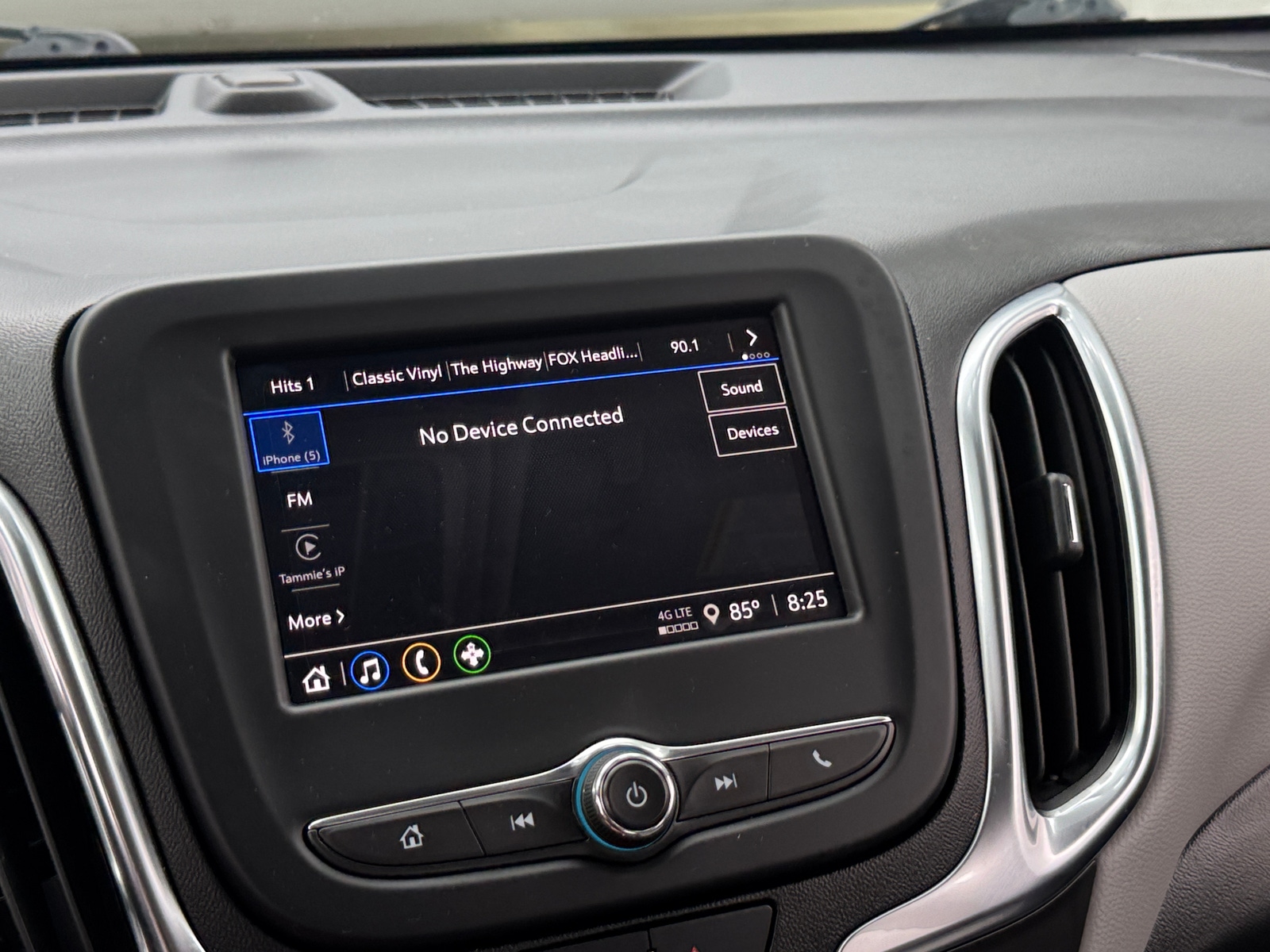Thumbnail: 2022 Chevrolet Equinox - 4