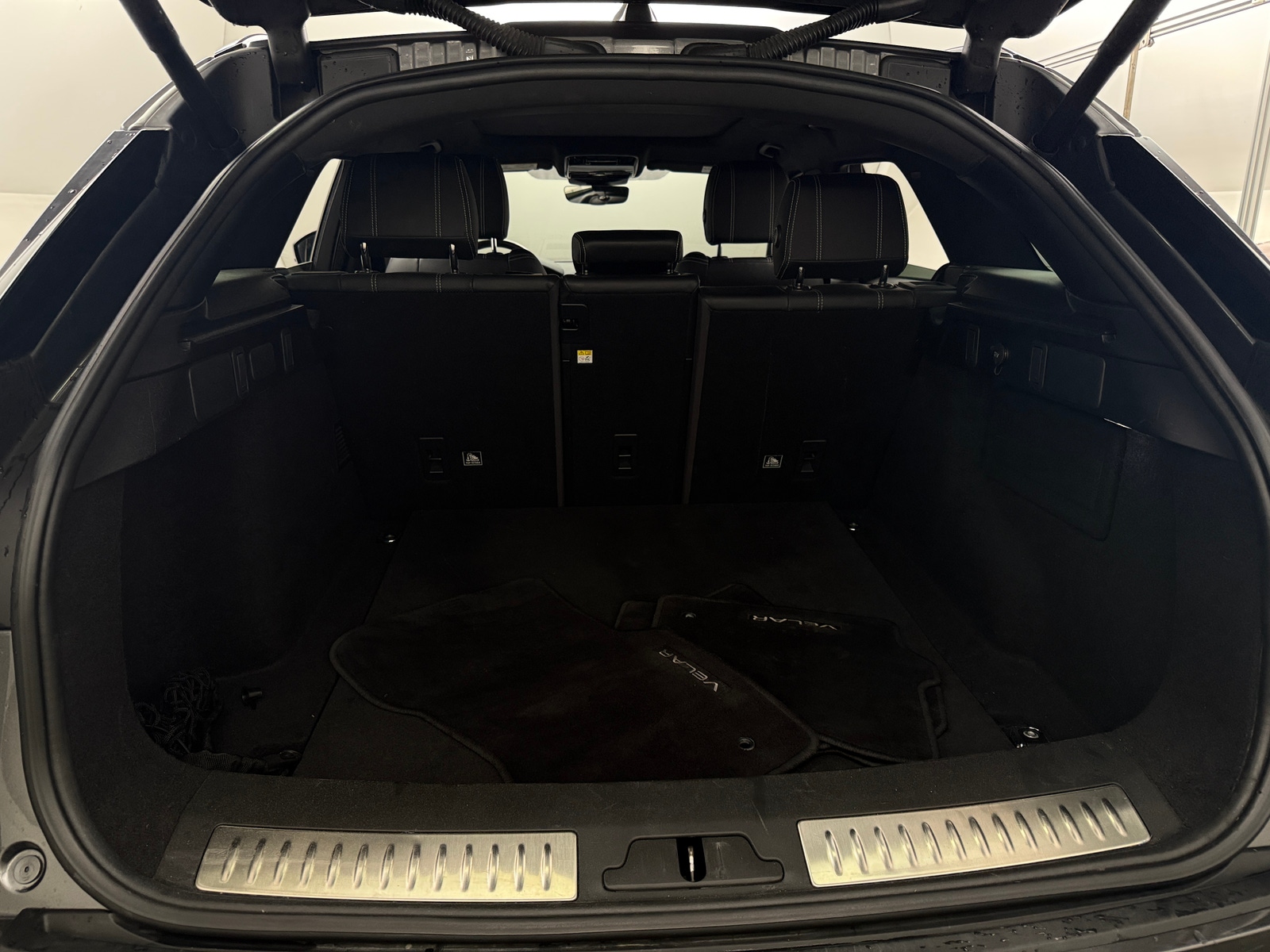 Thumbnail: 2018 Land Rover Range Rover Velar - 6