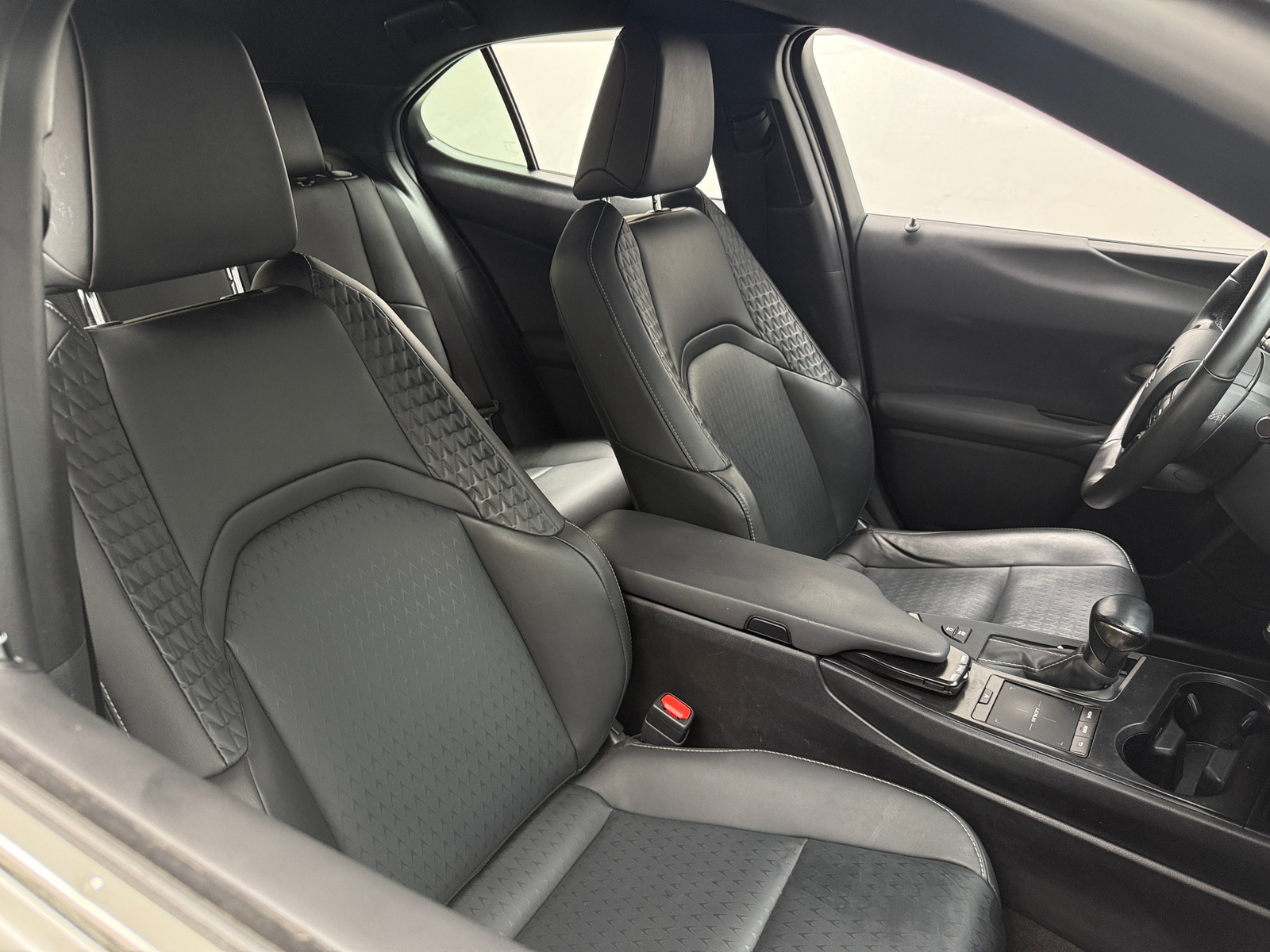 Thumbnail: 2021 Lexus UX - 2