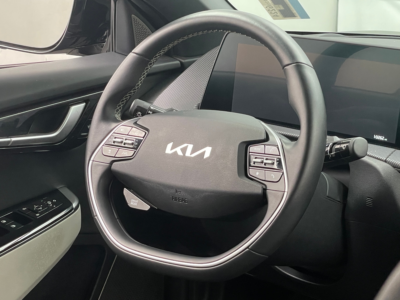 Thumbnail: 2023 Kia EV6 - 4