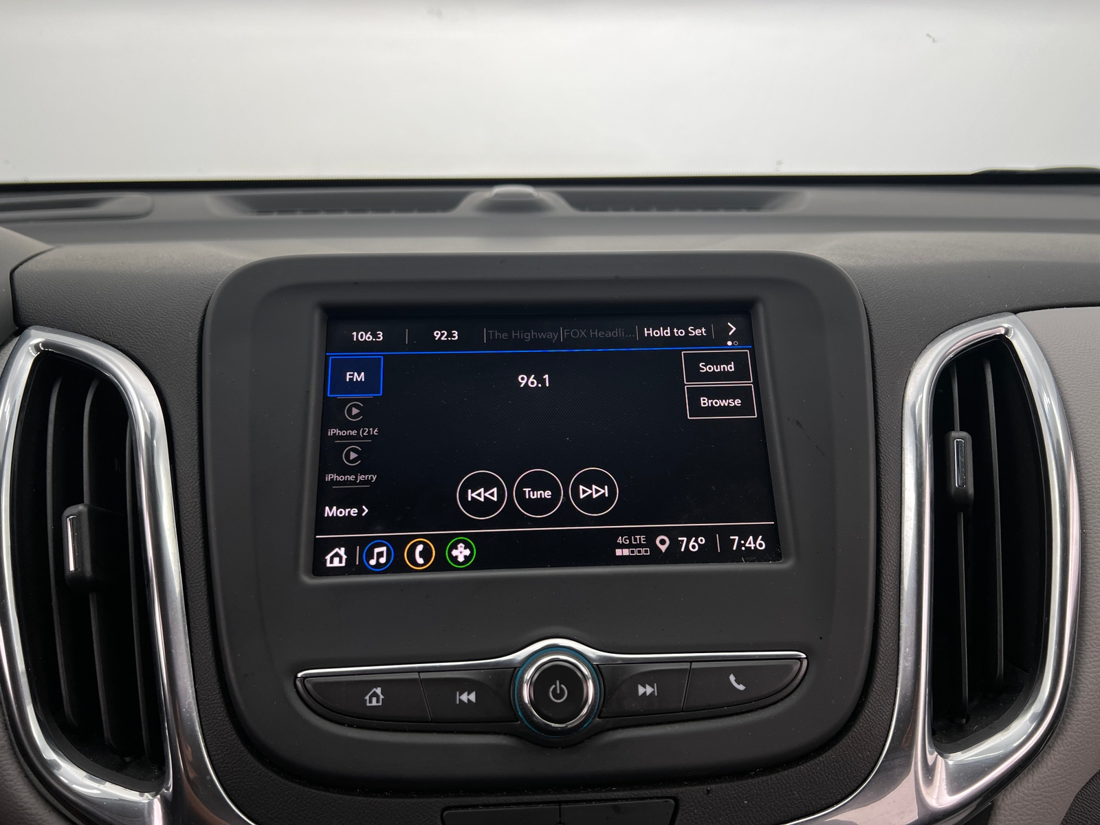 Thumbnail: 2022 Chevrolet Equinox - 4