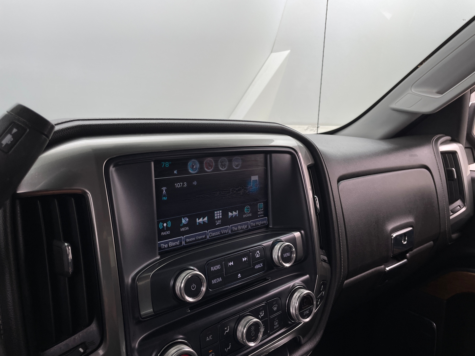 Thumbnail: 2018 Chevrolet Silverado 1500 - 3