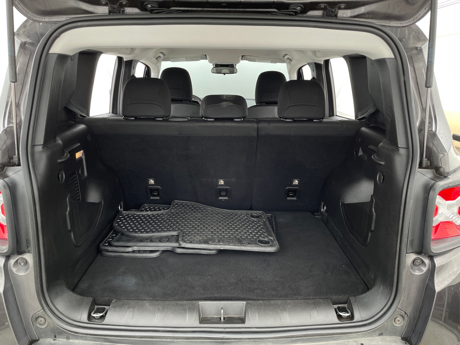 Thumbnail: 2020 Jeep Renegade - 7