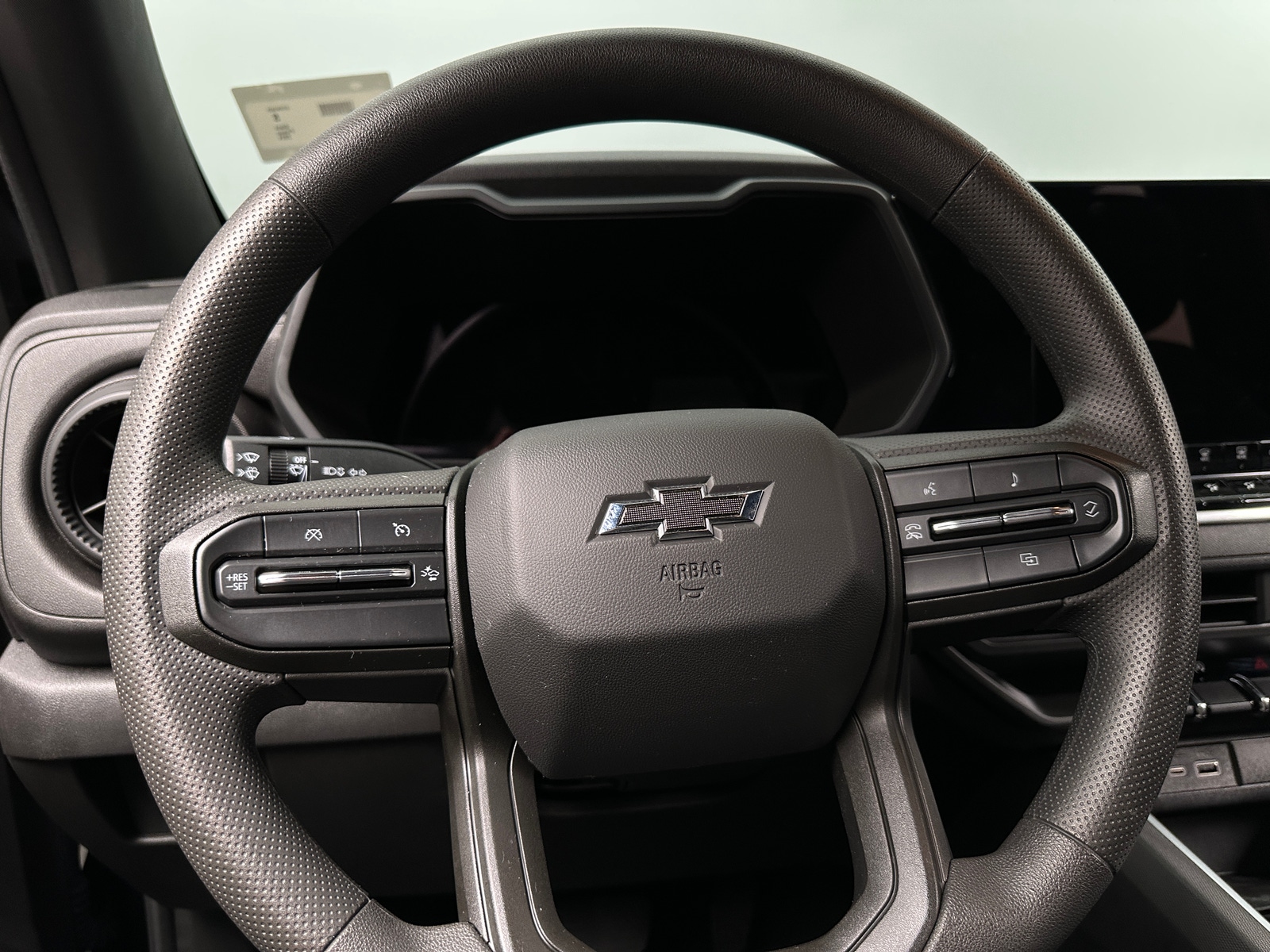 Thumbnail: 2024 Chevrolet Colorado - 5