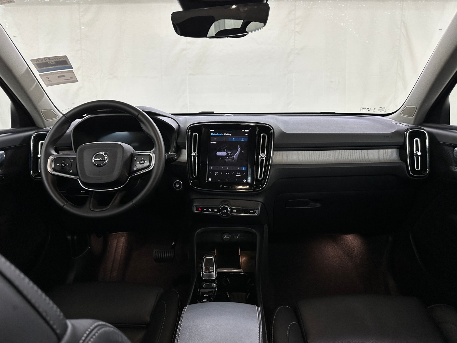 Thumbnail: 2025 Volvo XC40 - 2