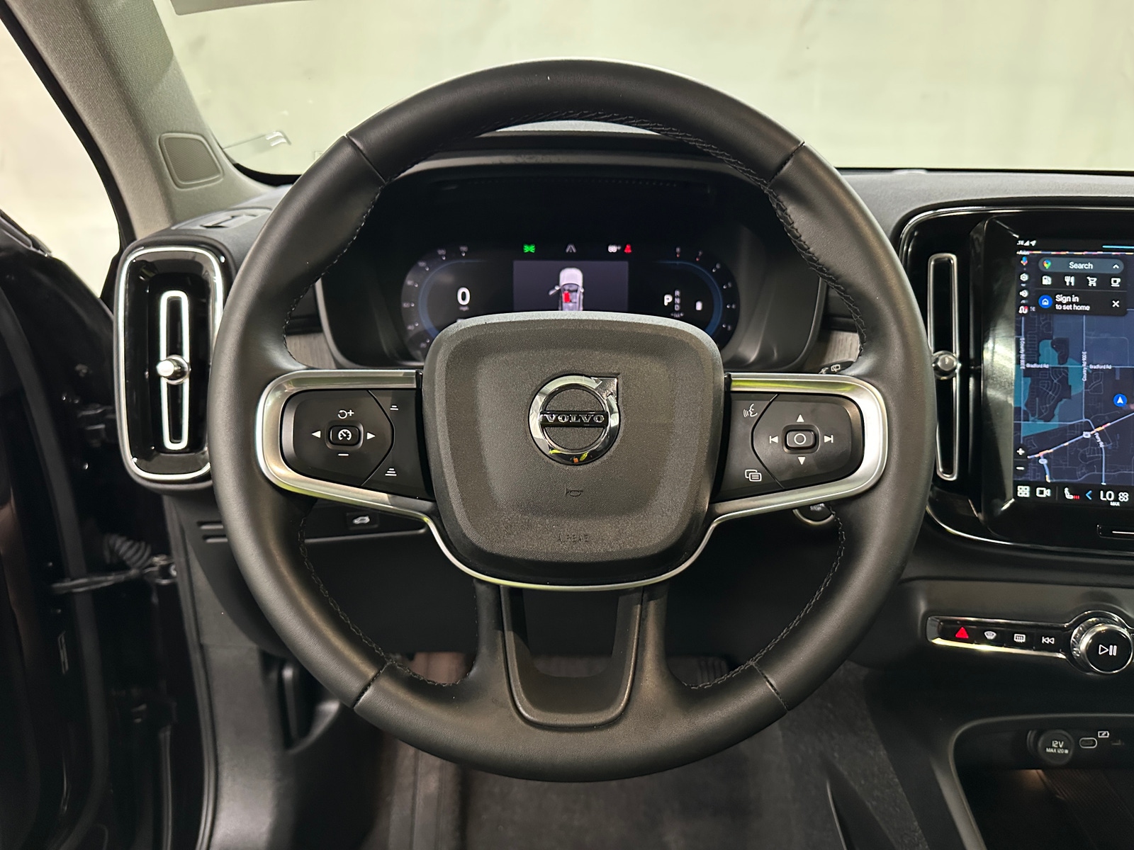 Thumbnail: 2025 Volvo XC40 - 4