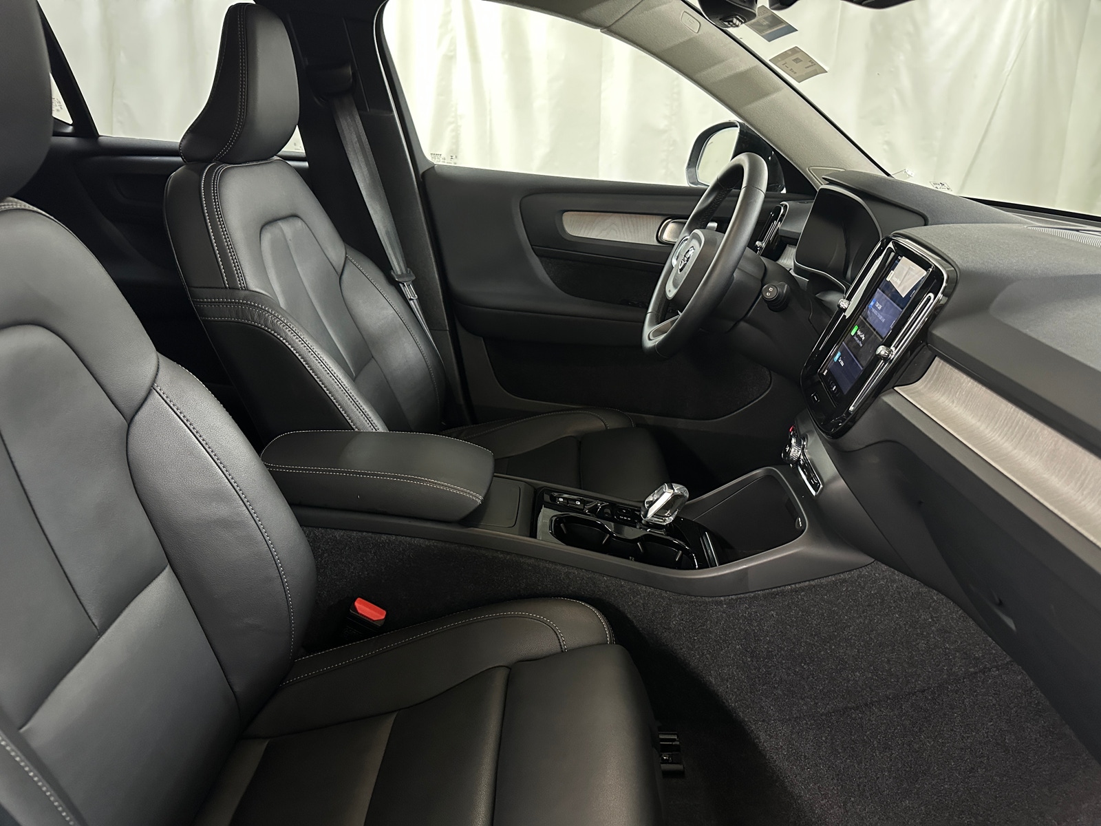 Thumbnail: 2025 Volvo XC40 - 2