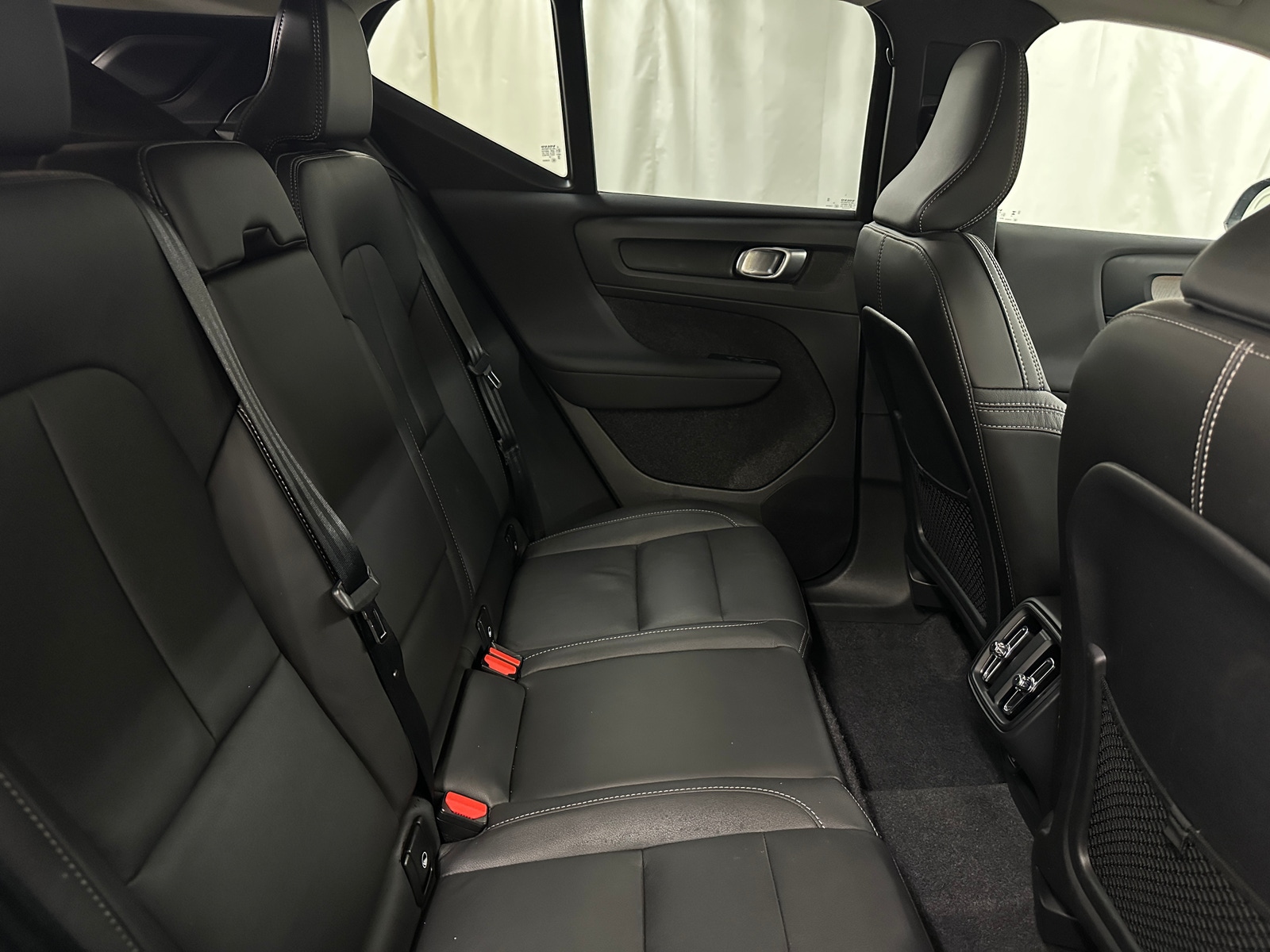 Thumbnail: 2025 Volvo XC40 - 6