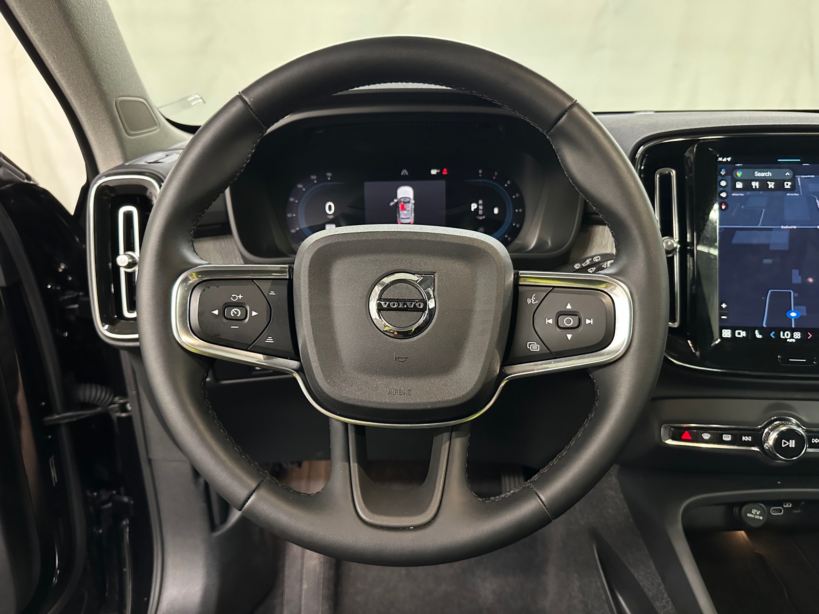Thumbnail: 2025 Volvo XC40 - 5