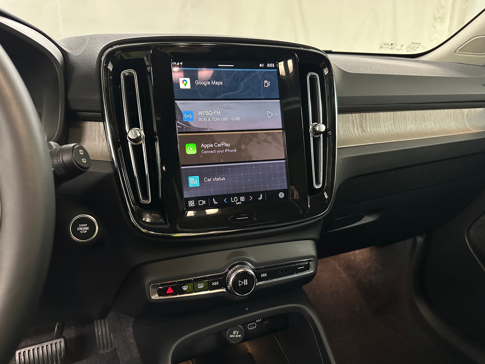 Thumbnail: 2025 Volvo XC40 - 4