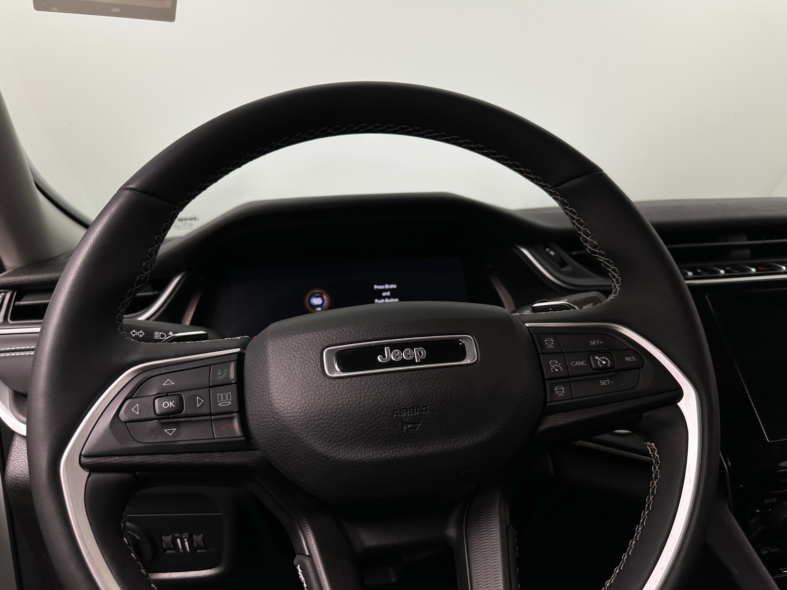 Thumbnail: 2023 Jeep Grand Cherokee L - 5