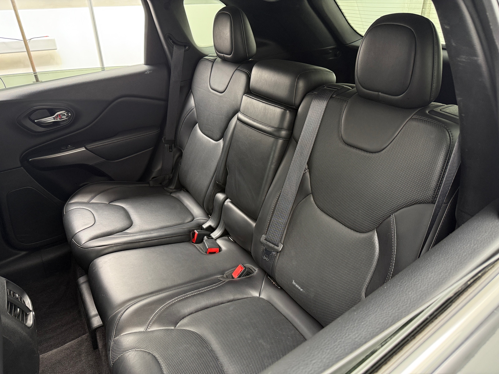 Thumbnail: 2019 Jeep Cherokee - 5