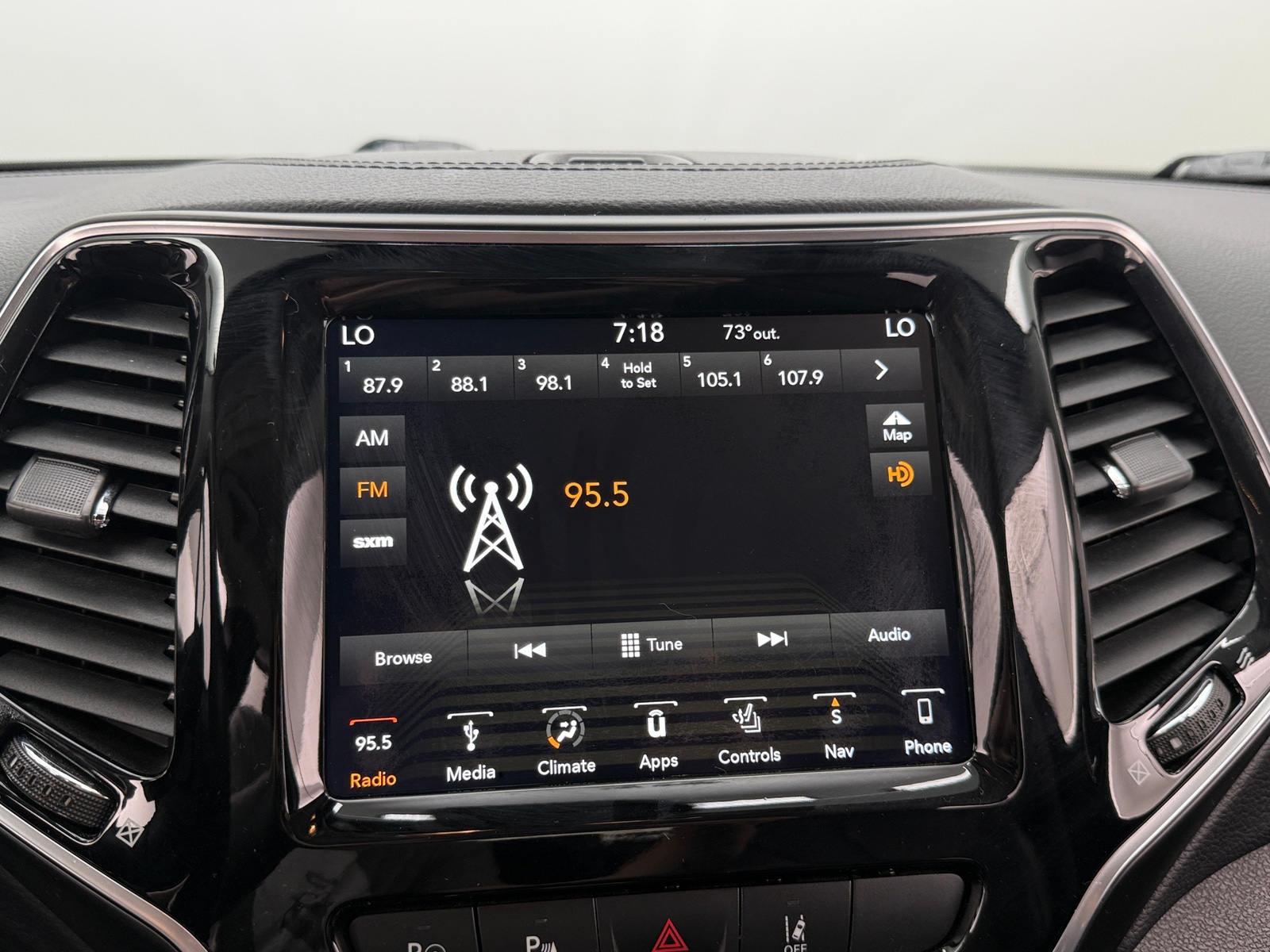 Thumbnail: 2019 Jeep Cherokee - 3