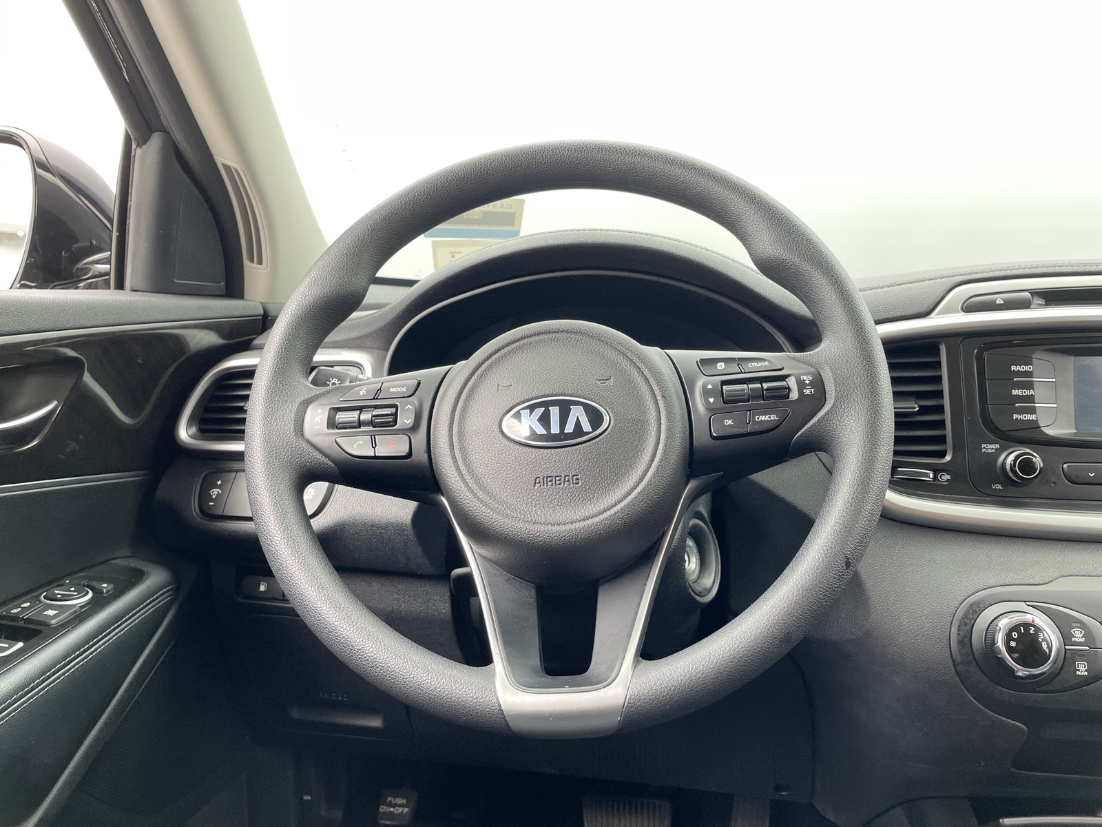 Thumbnail: 2017 Kia Sorento - 5