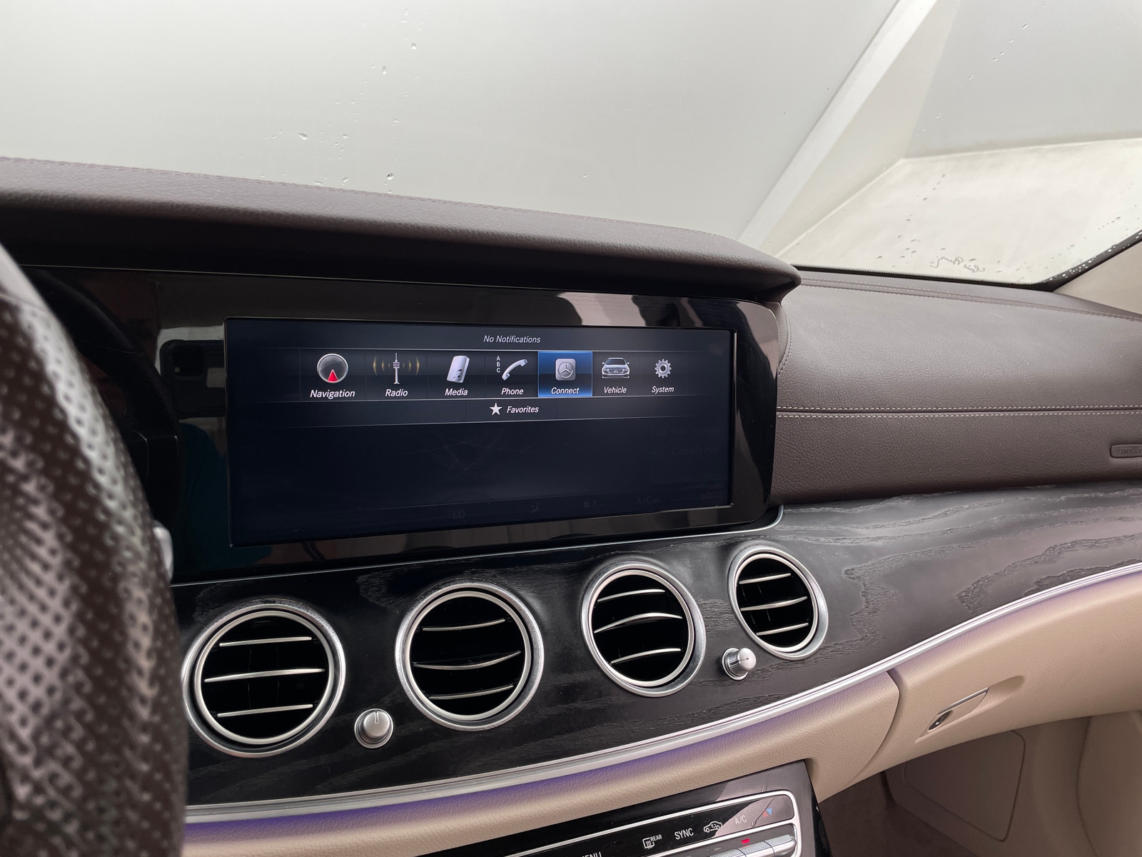 Thumbnail: 2017 Mercedes-Benz E-Class - 3