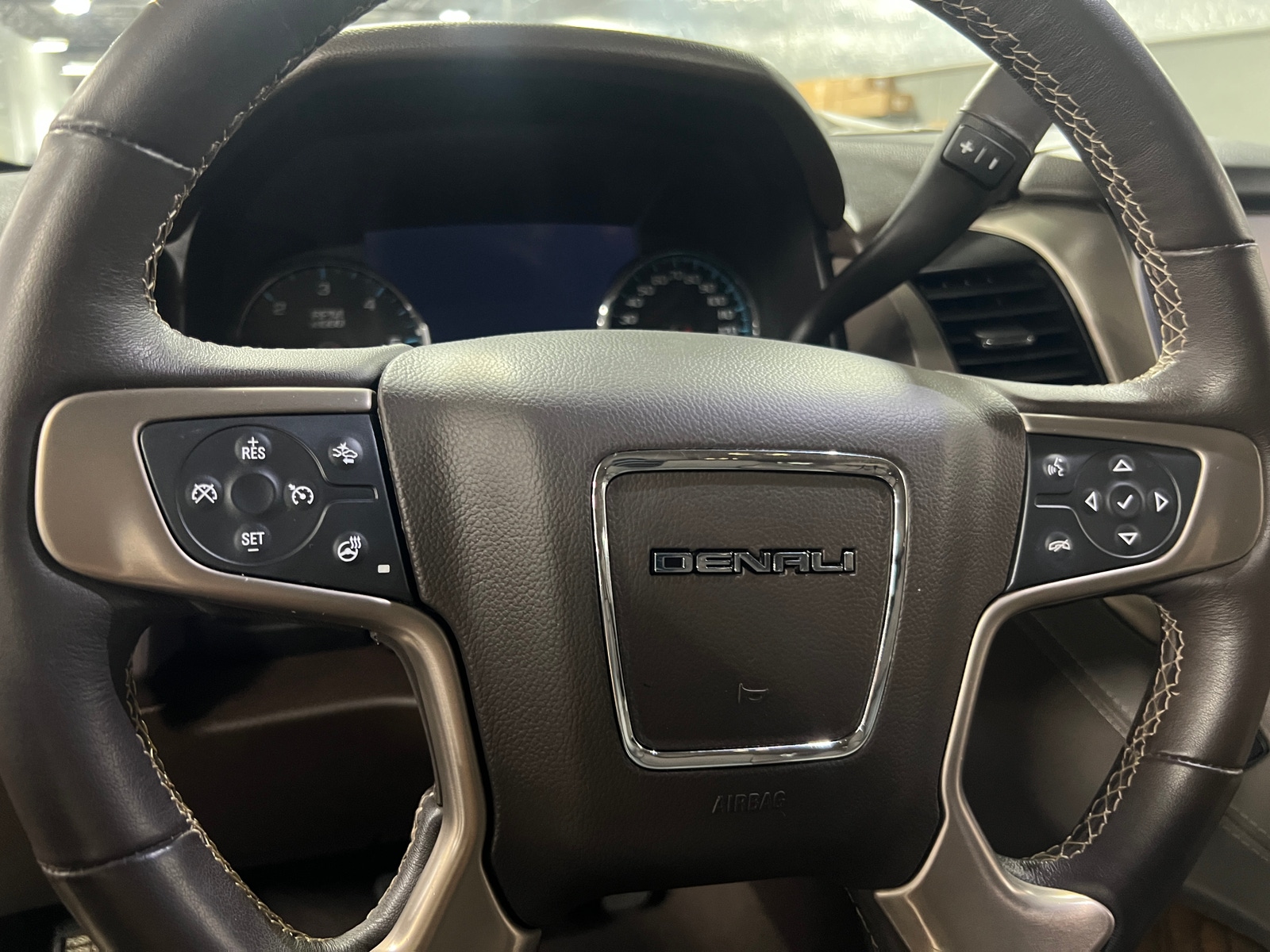 Thumbnail: 2019 GMC Yukon XL - 4