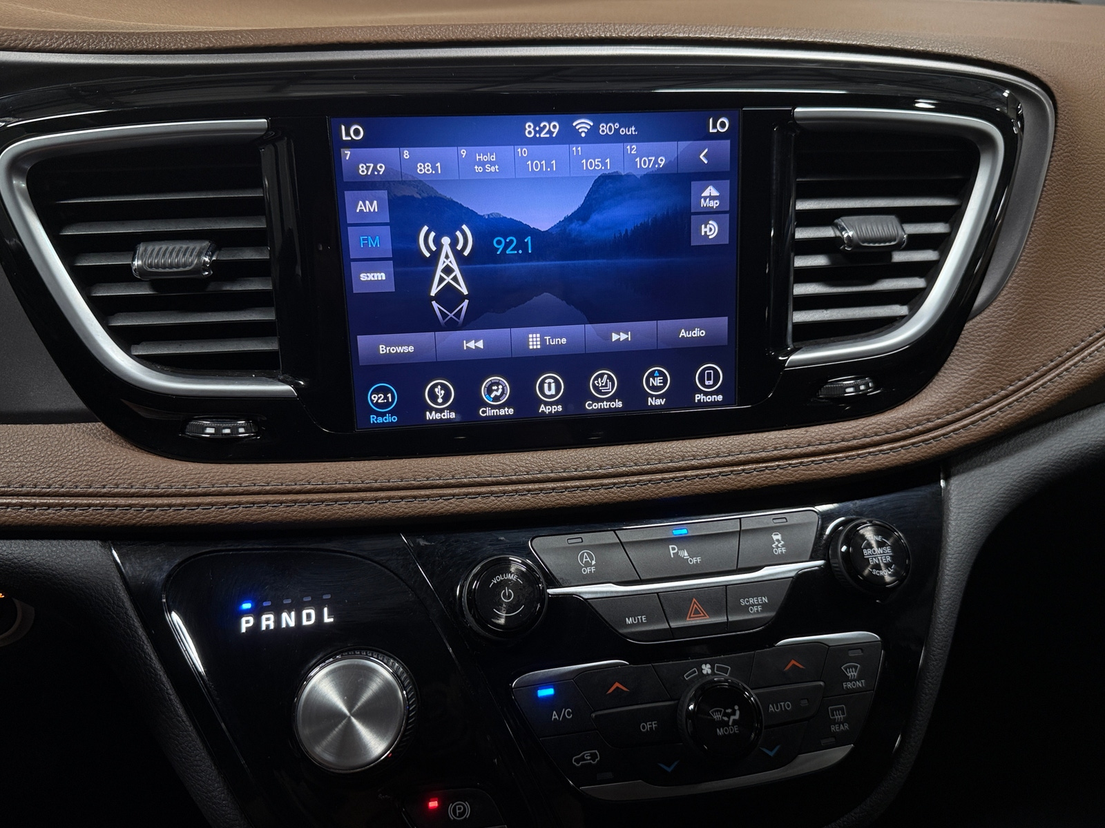 Thumbnail: 2018 Chrysler Pacifica - 3