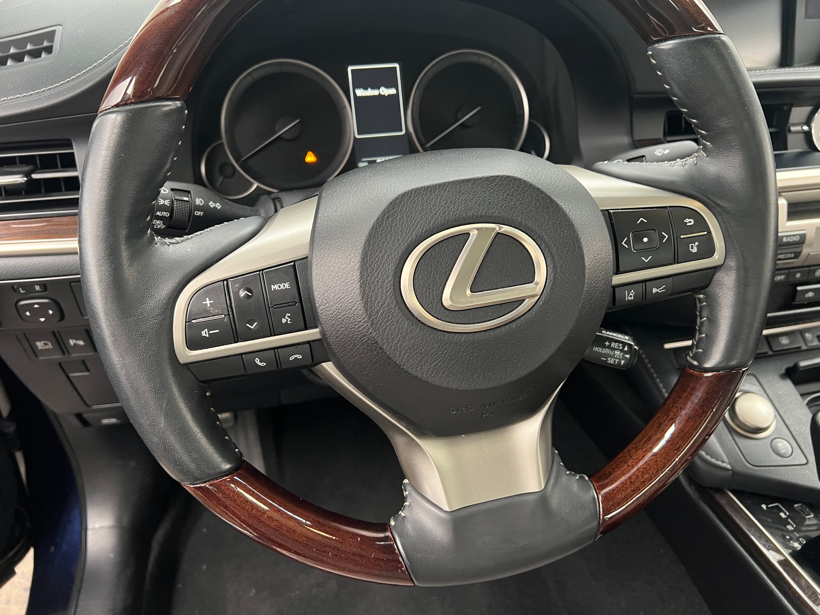 Thumbnail: 2018 Lexus ES - 4